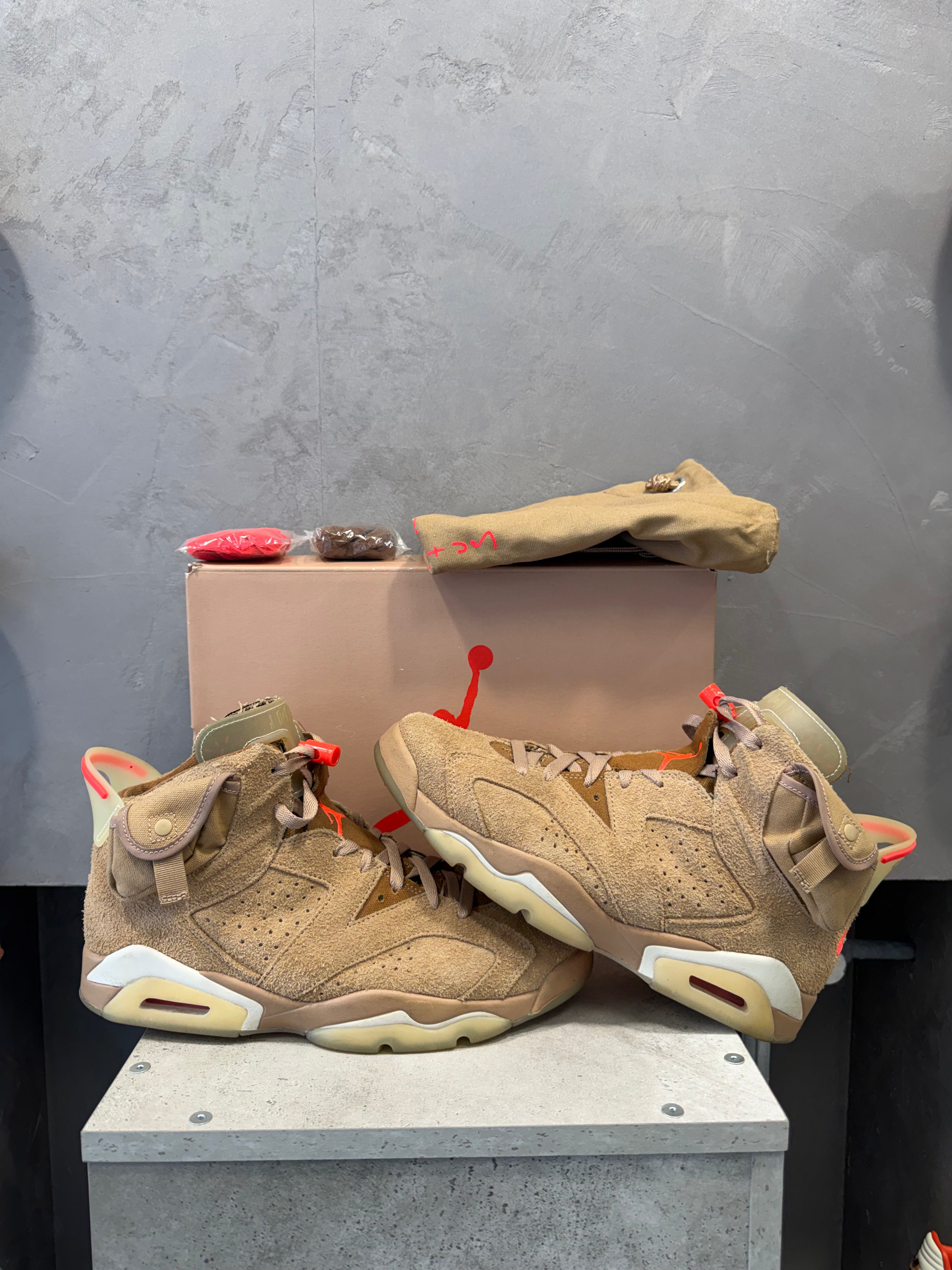Air Jordan 6 Retro Travis Scott British Khaki (44 EU)