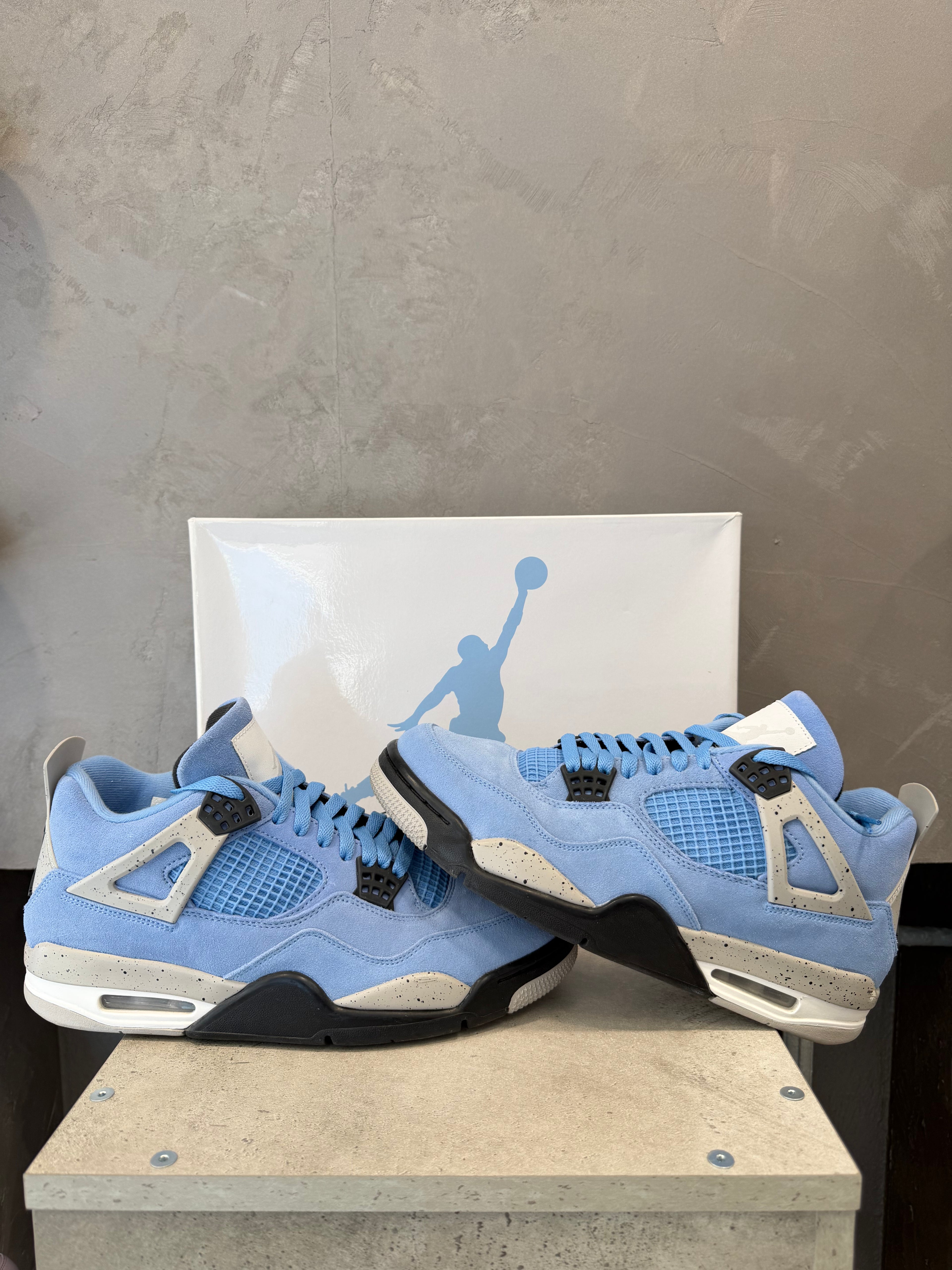 Air Jordan 4 Retro University Blue (44 EU)