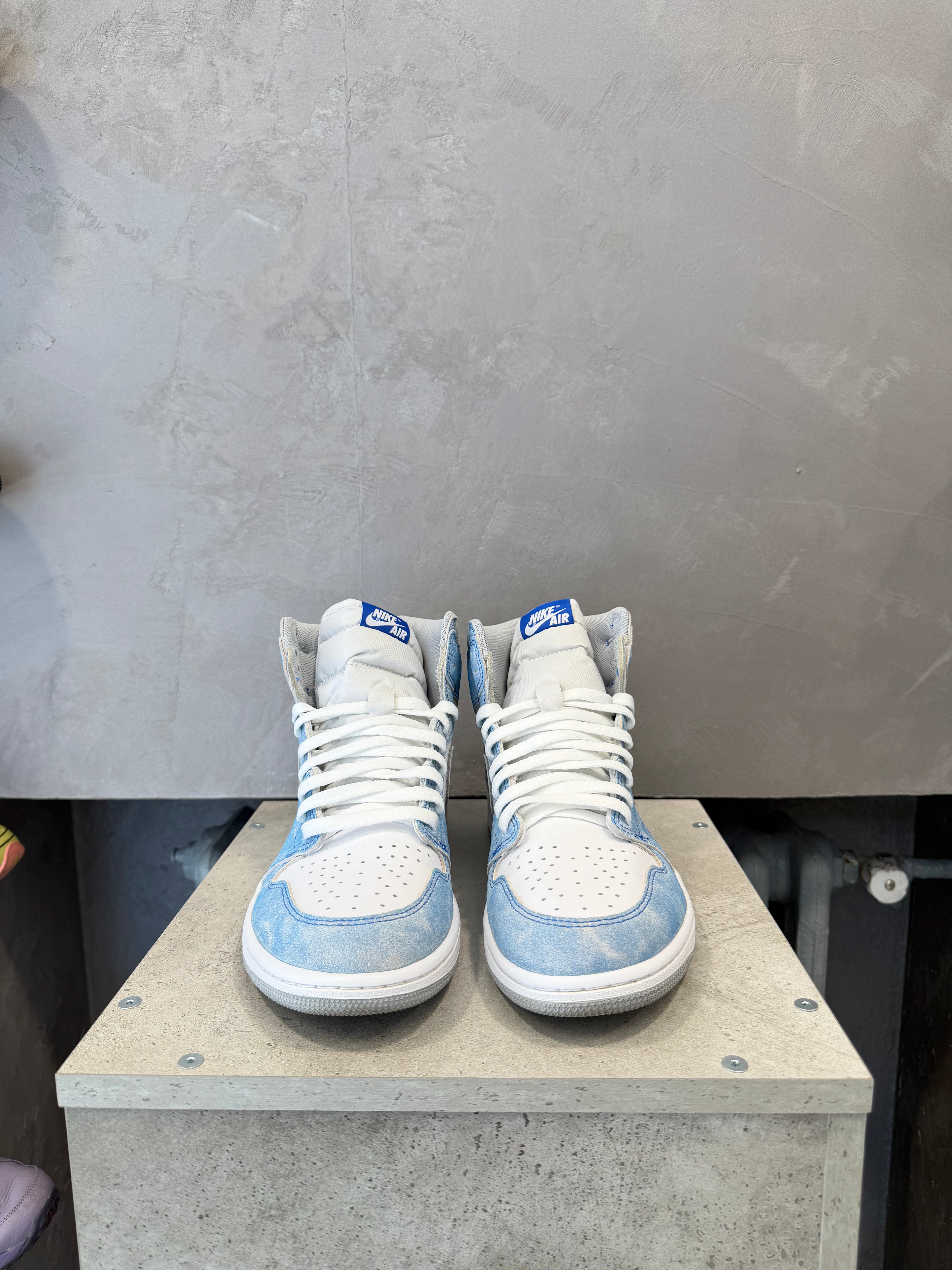Air Jordan 1 High Hyper Royal (44 EU)