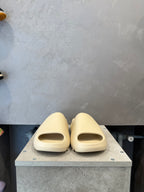 Adidas Yeezy Slide Bone (42 EU)