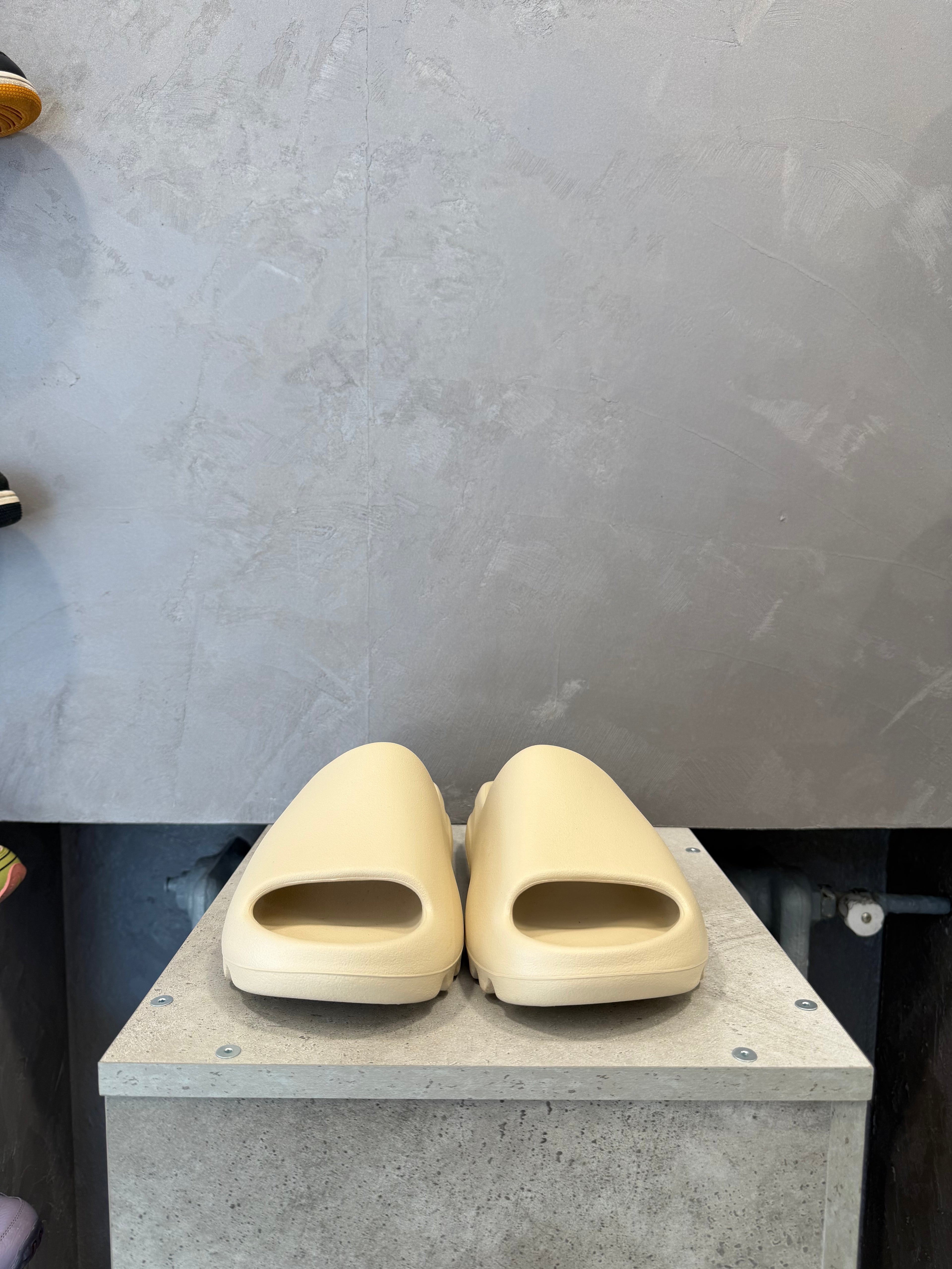 Adidas Yeezy Slide Bone (42 EU)