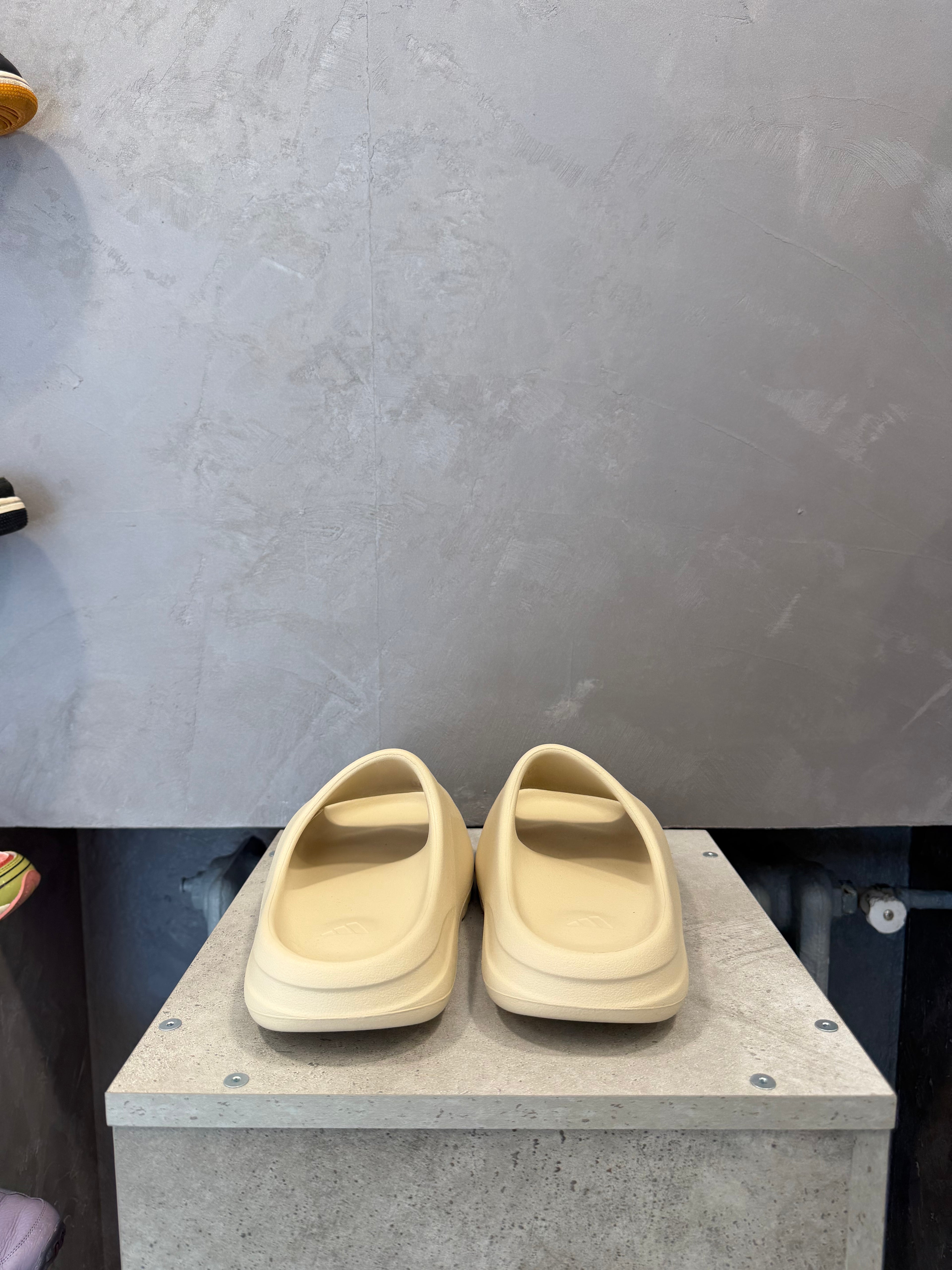 Adidas Yeezy Slide Bone (42 EU)