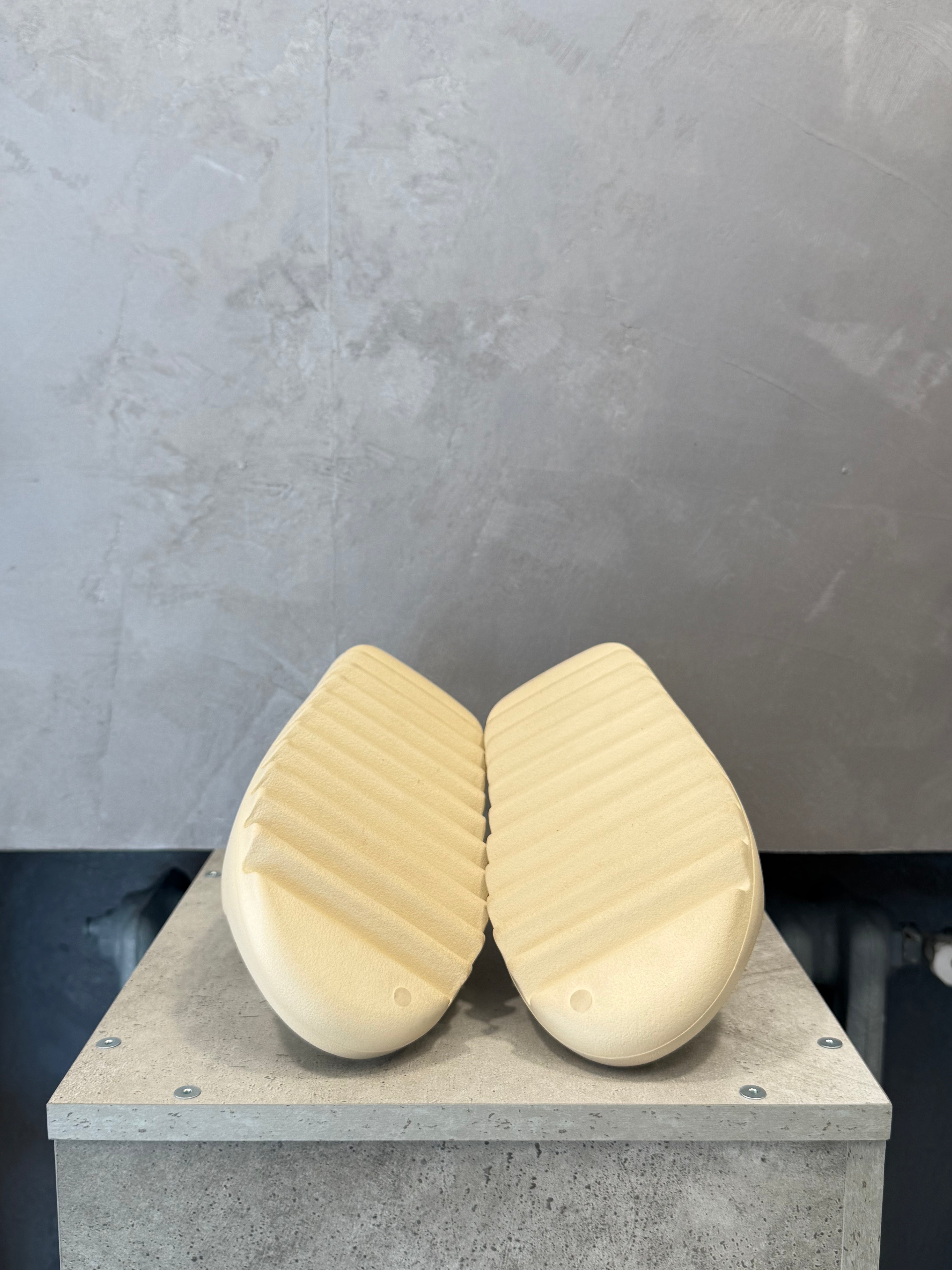 Adidas Yeezy Slide Bone (42 EU)