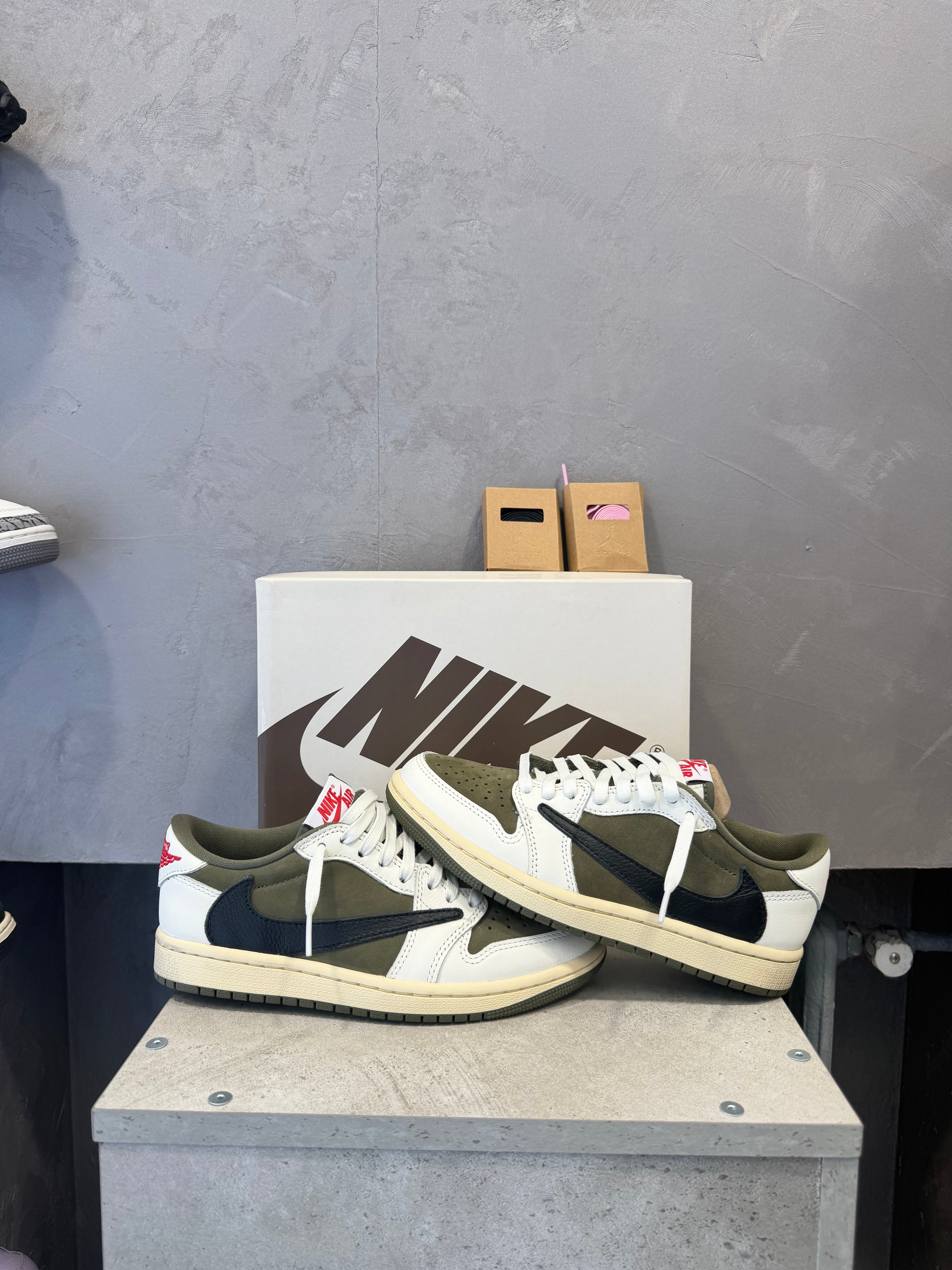 Air Jordan 1 Retro Low Travis Scott Medium Olive (36,5 EU)