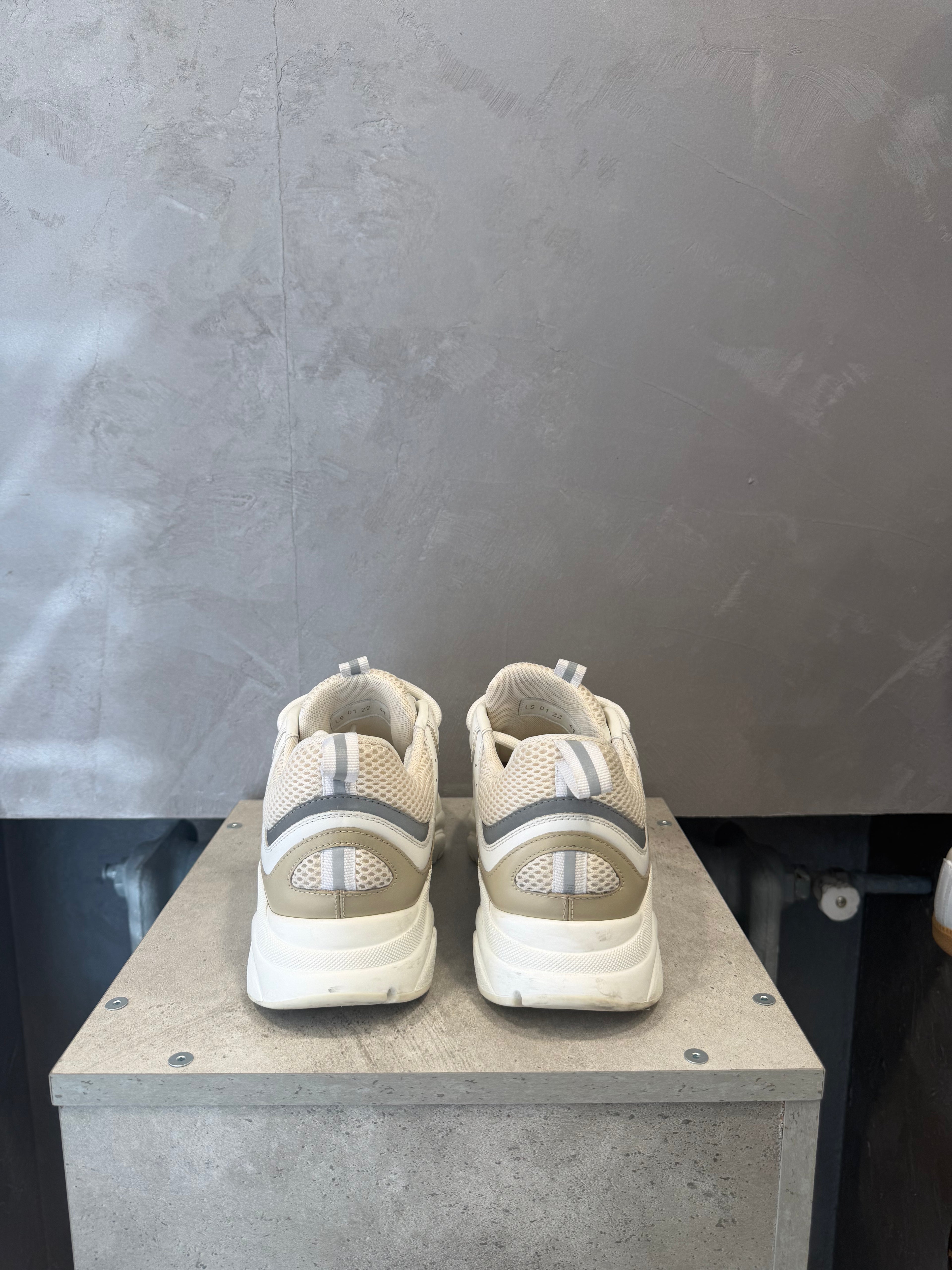 Dior B22 White Beige (41 EU)