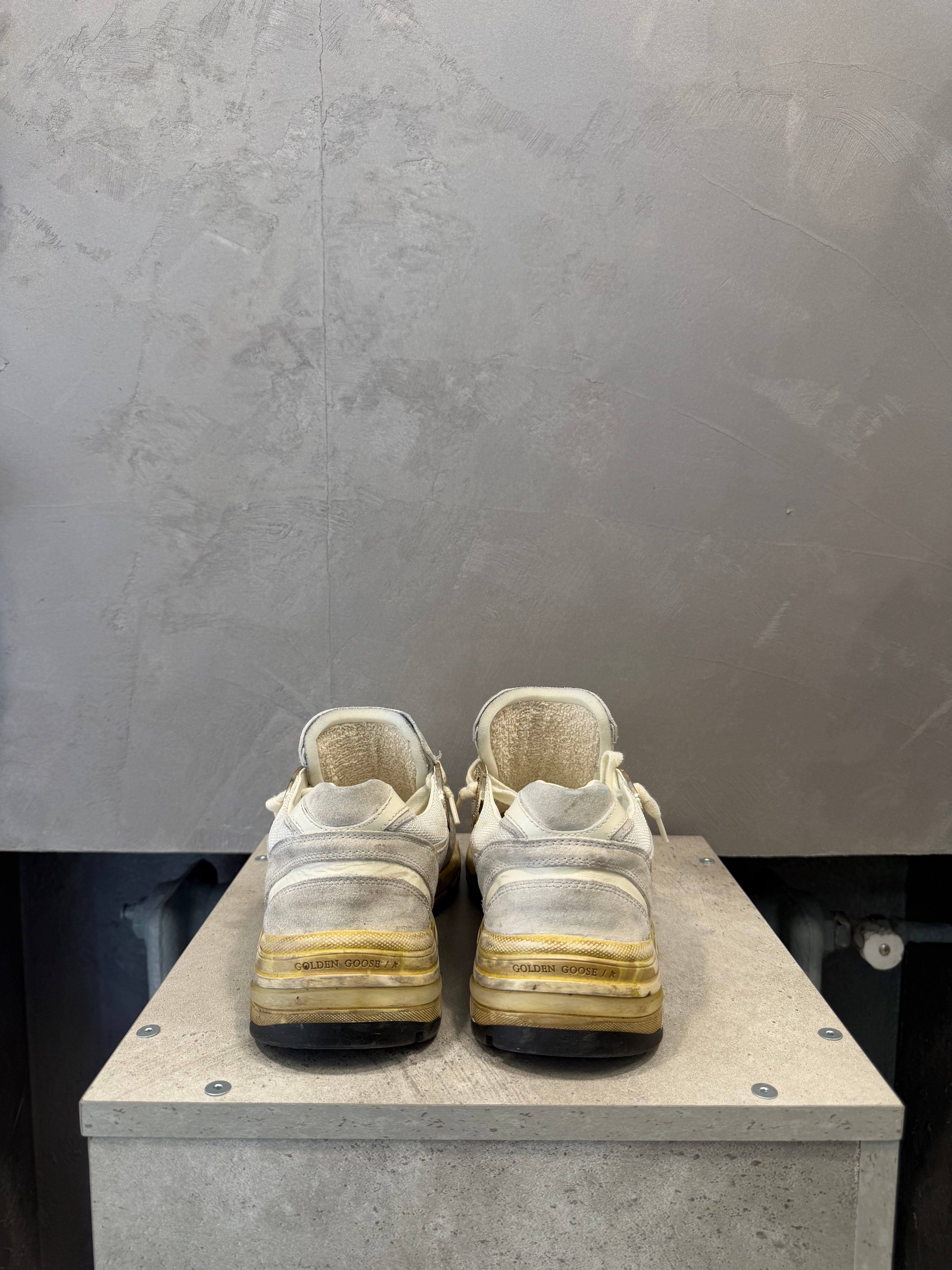 Golden Goose Dad-Star Daim Blanc Étoile en Cuir Lamé Doré (41 EU)