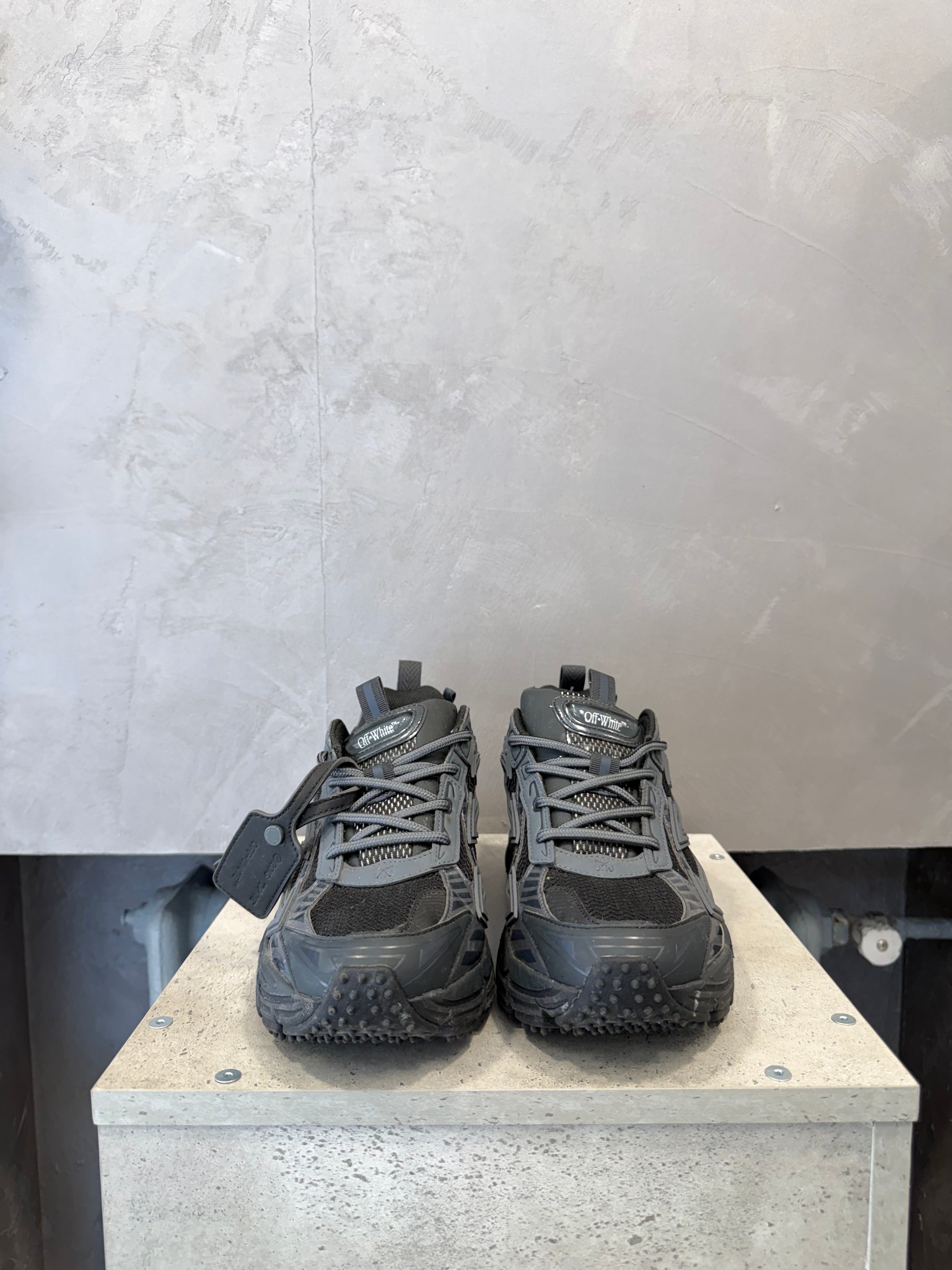 OFF-WHITE Be Right Back Triple Black (41 EU)