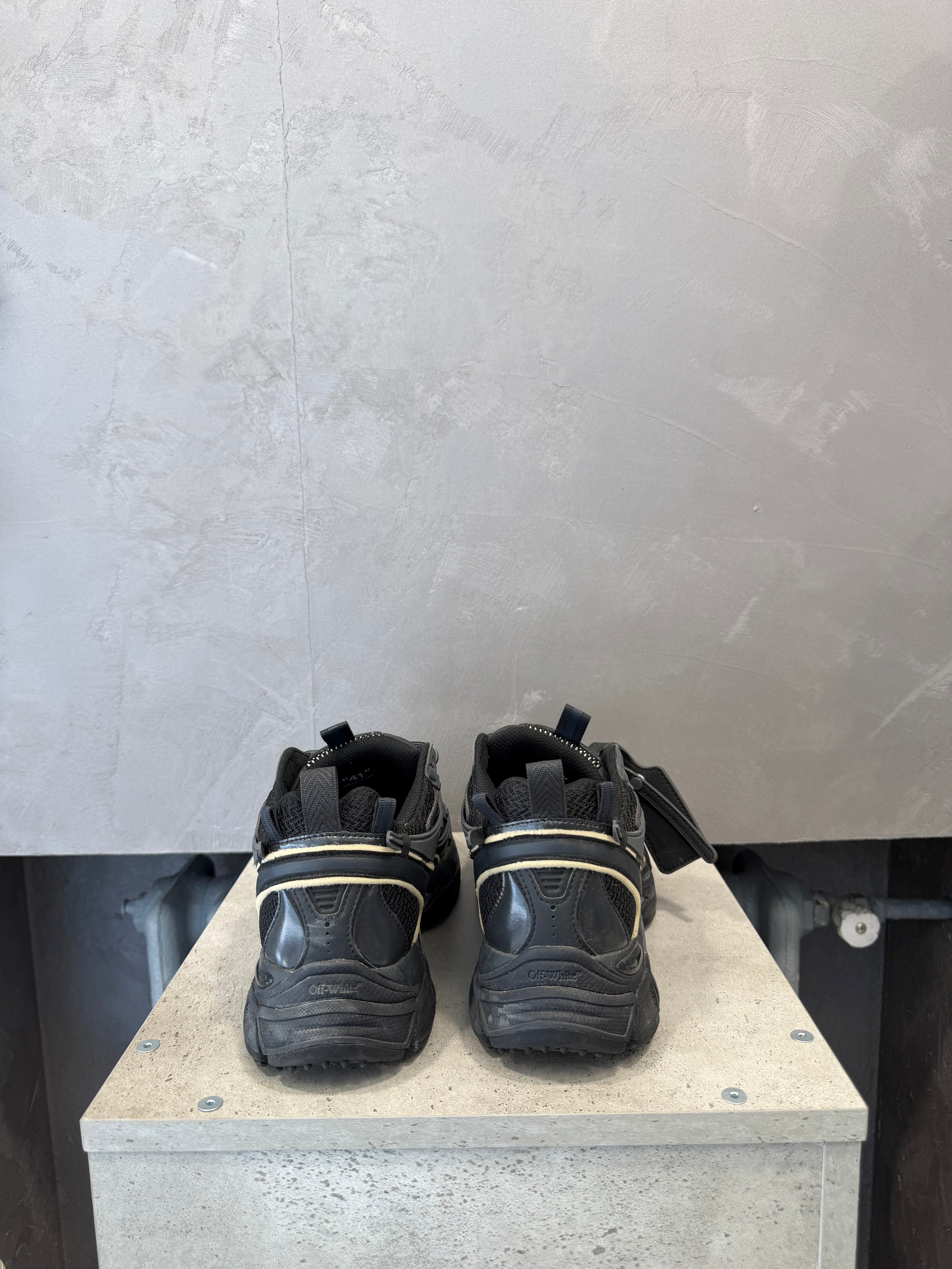 OFF-WHITE Be Right Back Triple Black (41 EU)
