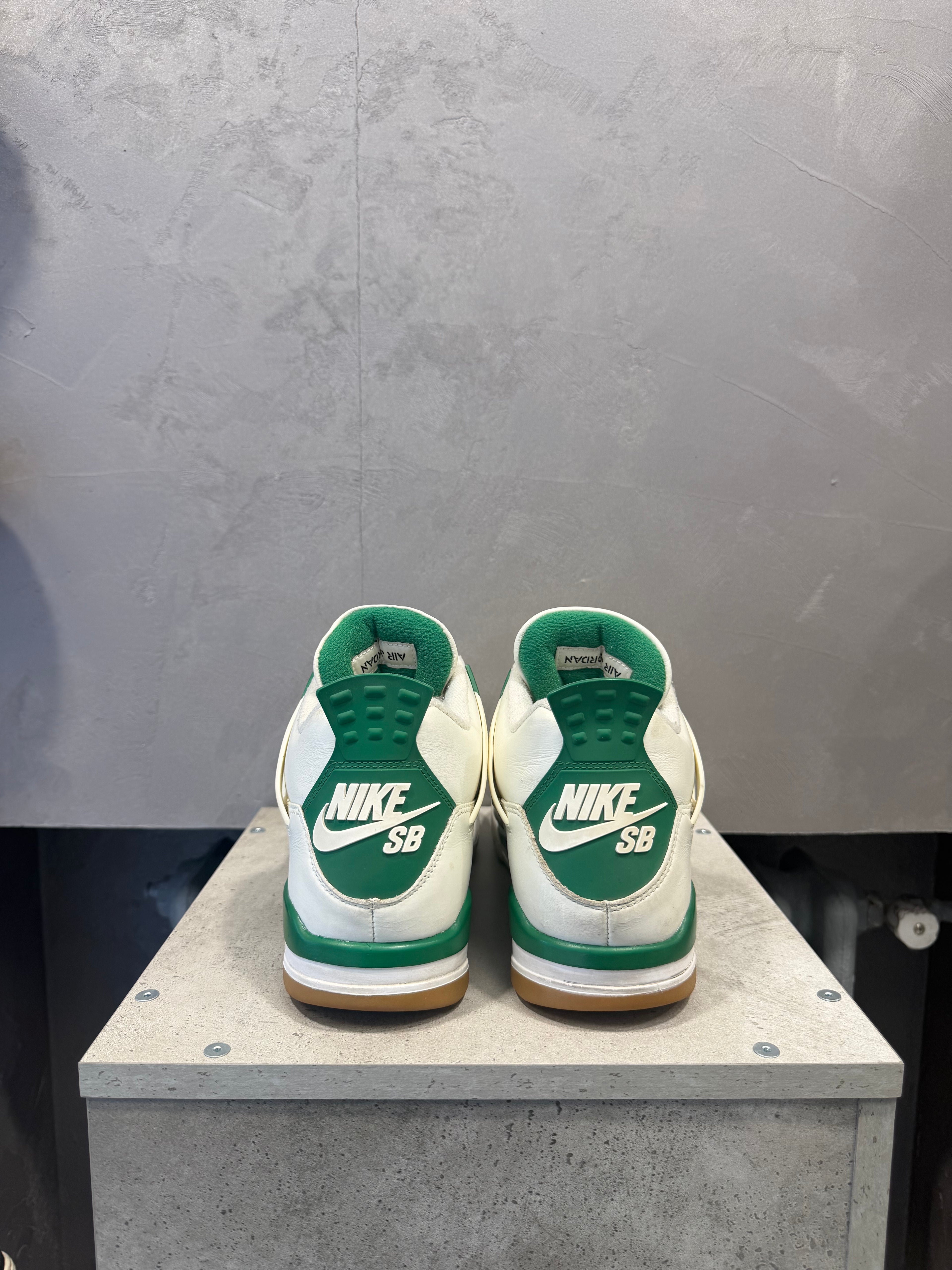 Air Jordan 4 SB Pine Green (44,5 EU)