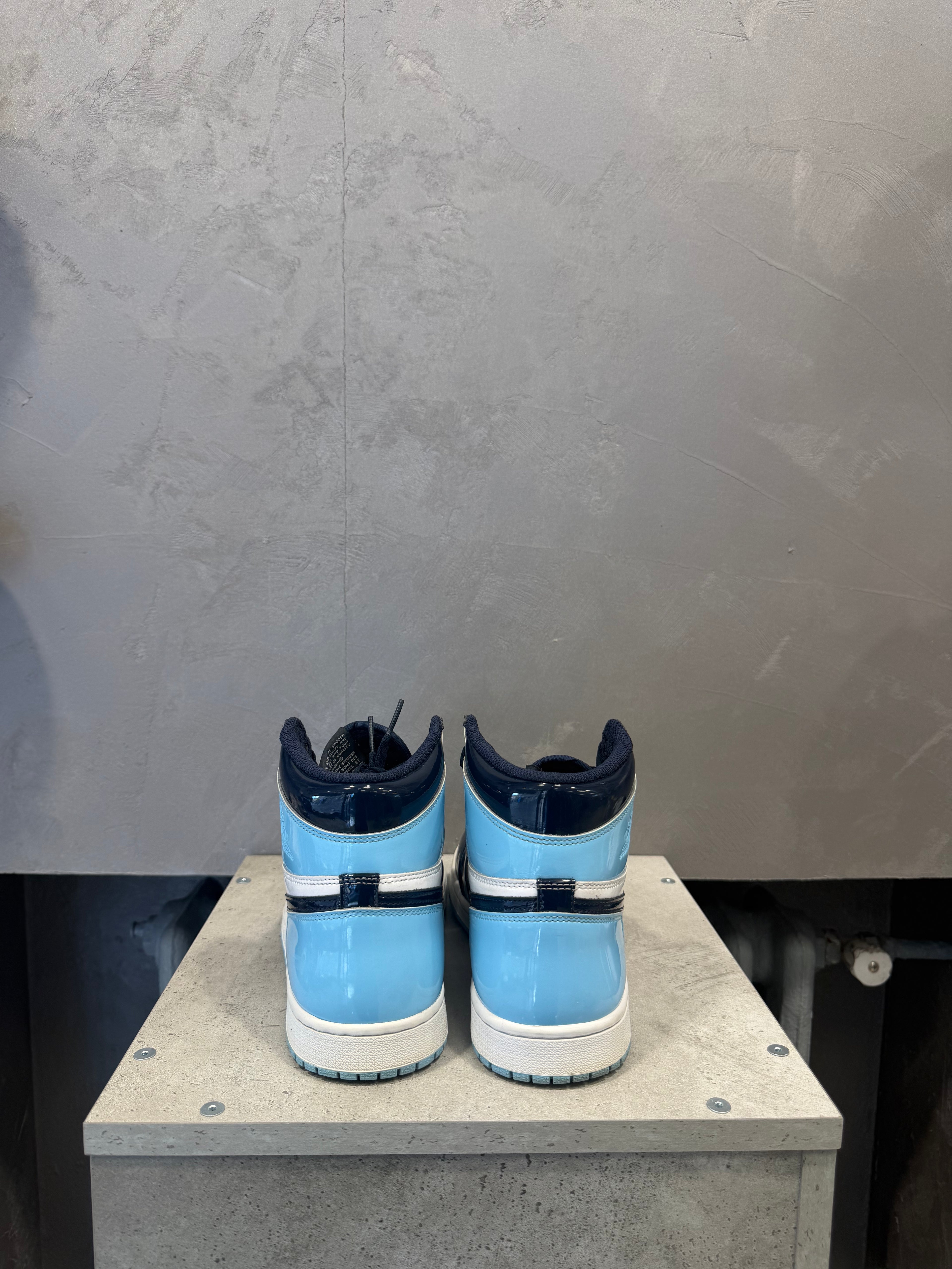 Air Jordan 1 Retro High UNC Patent (41 EU)