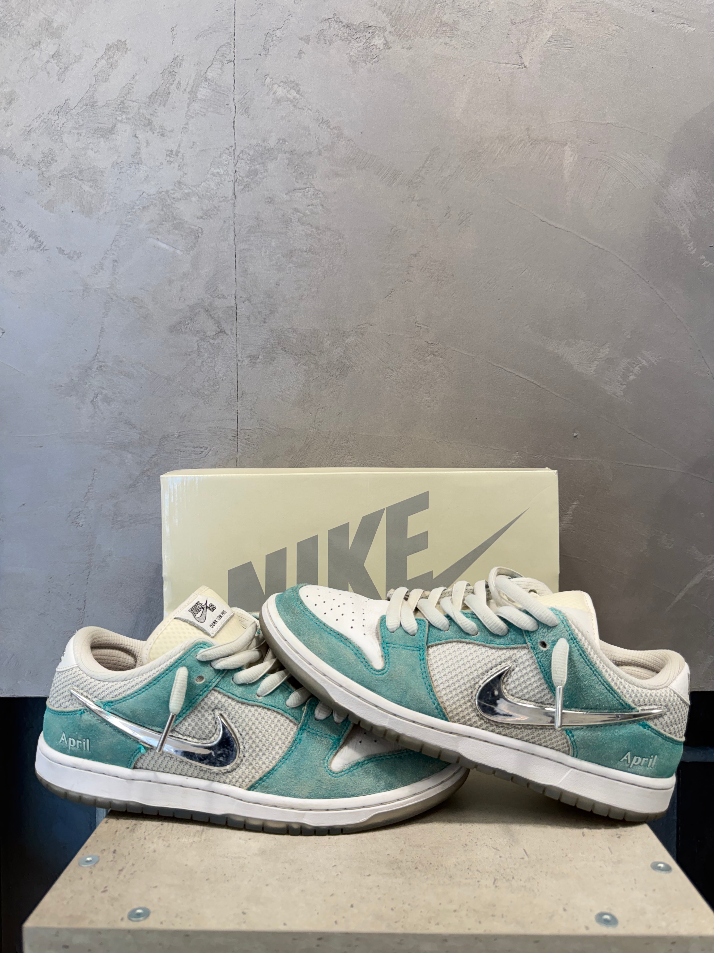 Nike Dunk Low SB April Skateboard (42 EU)