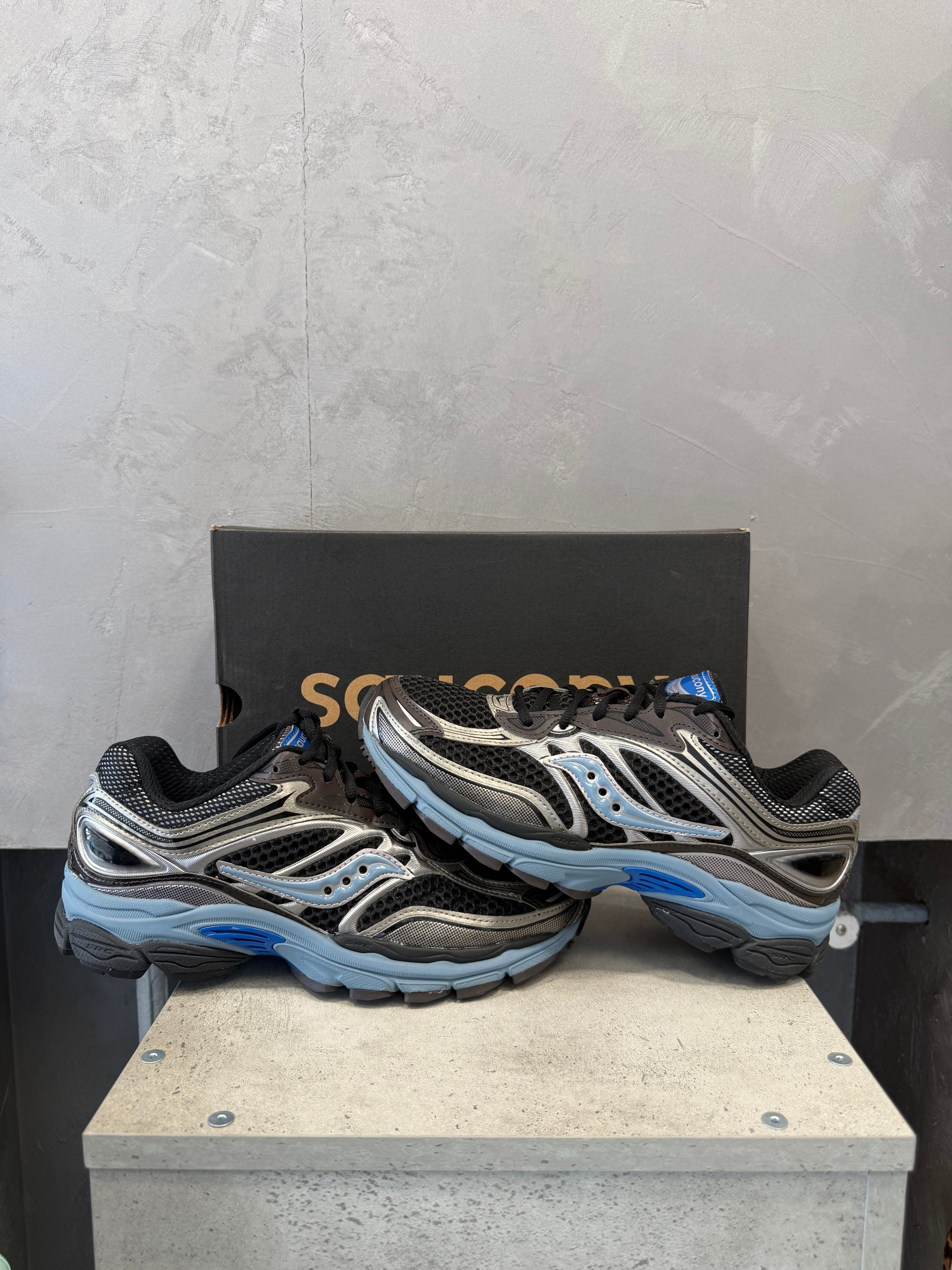 Saucony ProGrid Omni 9  Disrupt Black Torte (42 EU)