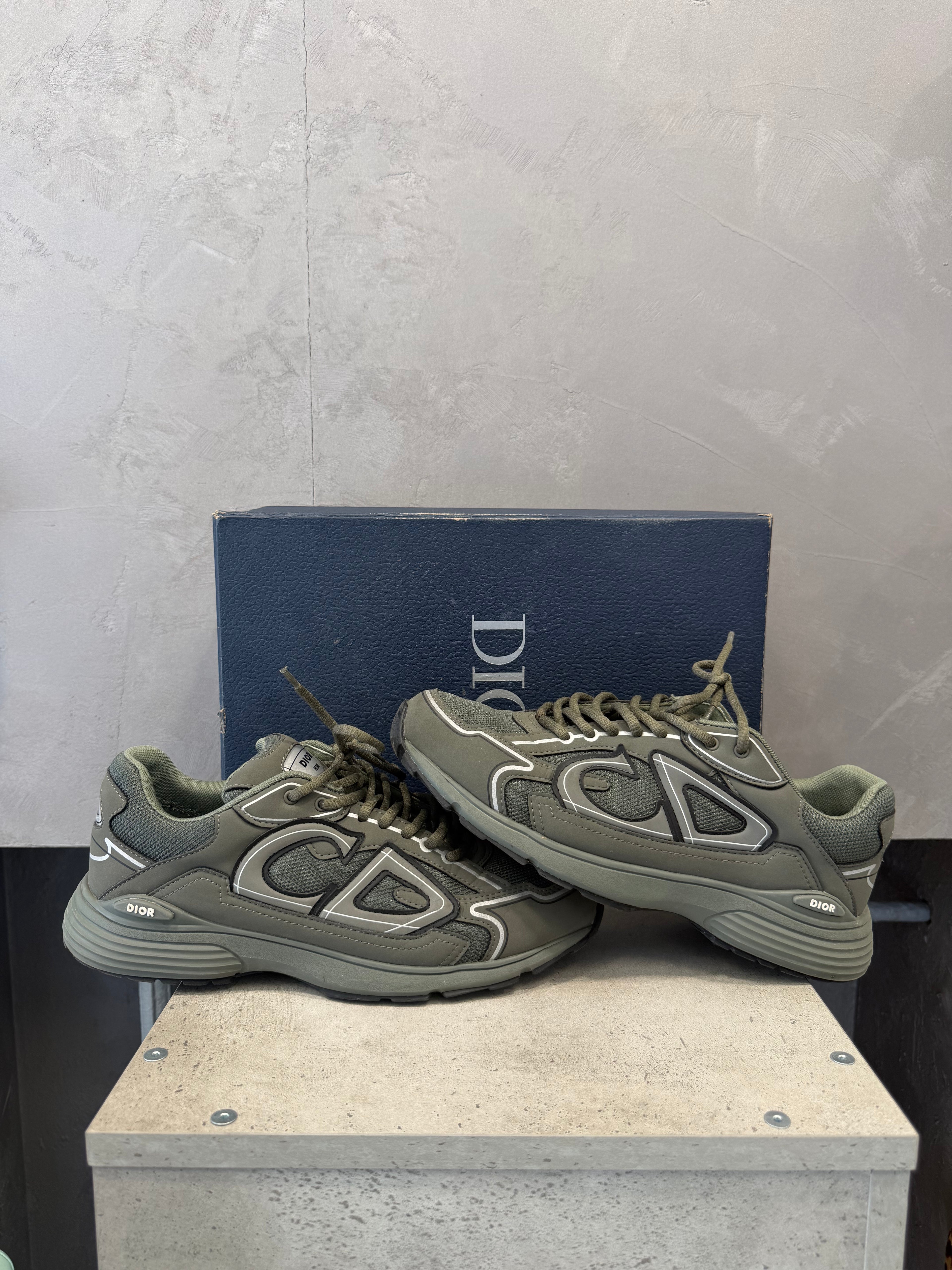 Dior B30 Olive (42 EU)