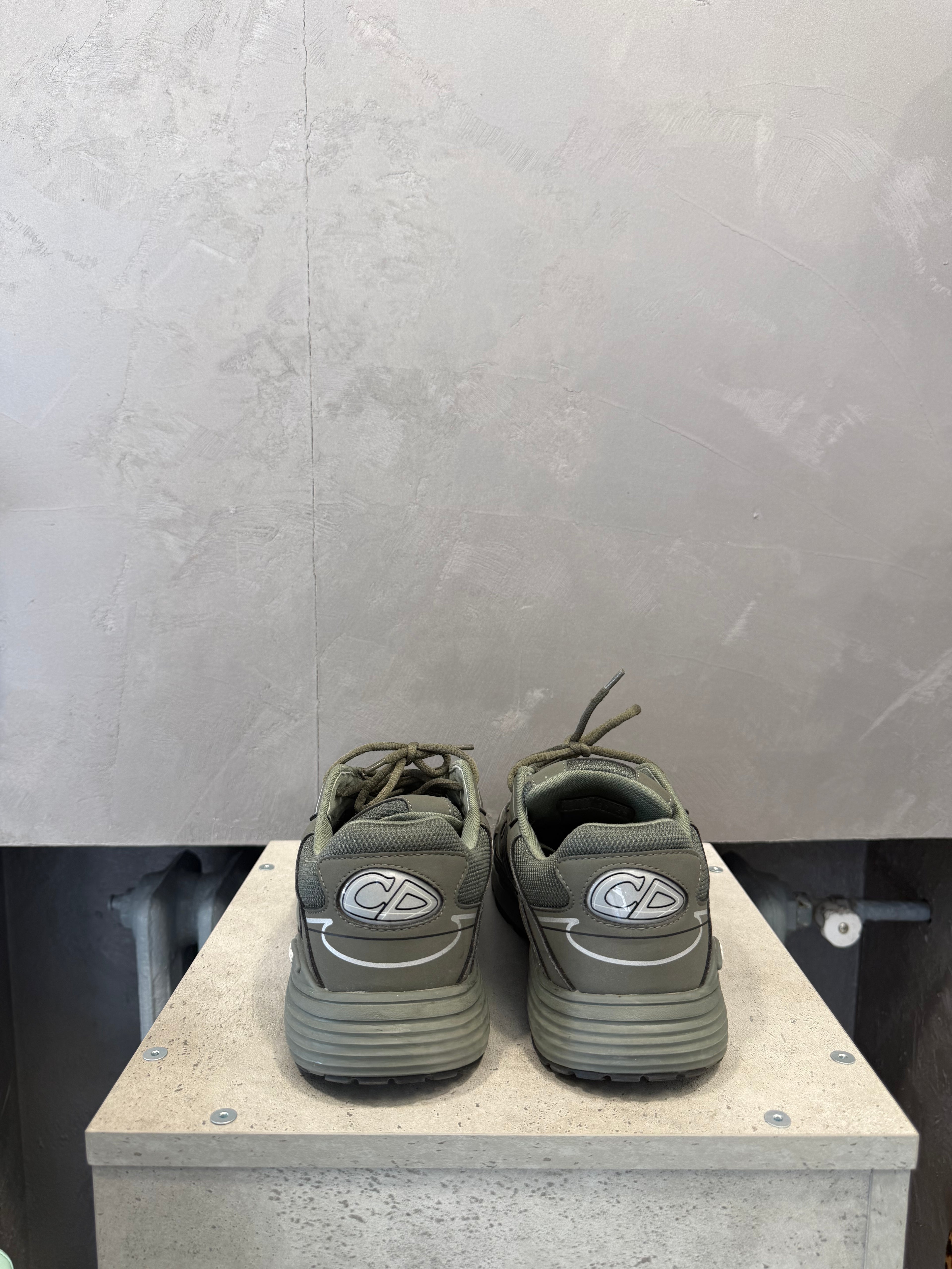 Dior B30 Olive (42 EU)
