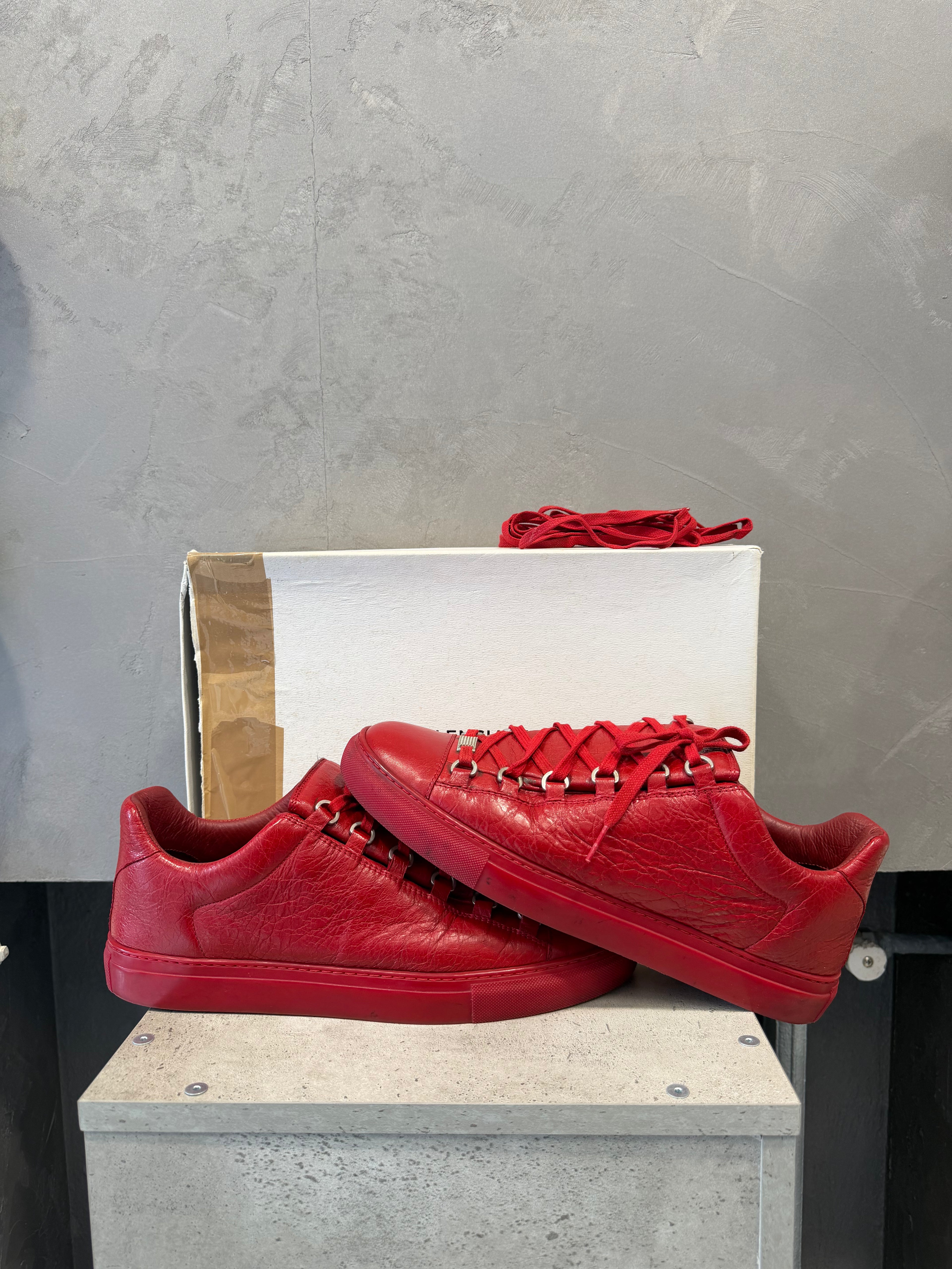 Balenciaga Arena Low Rouge Grenade (43 EU)