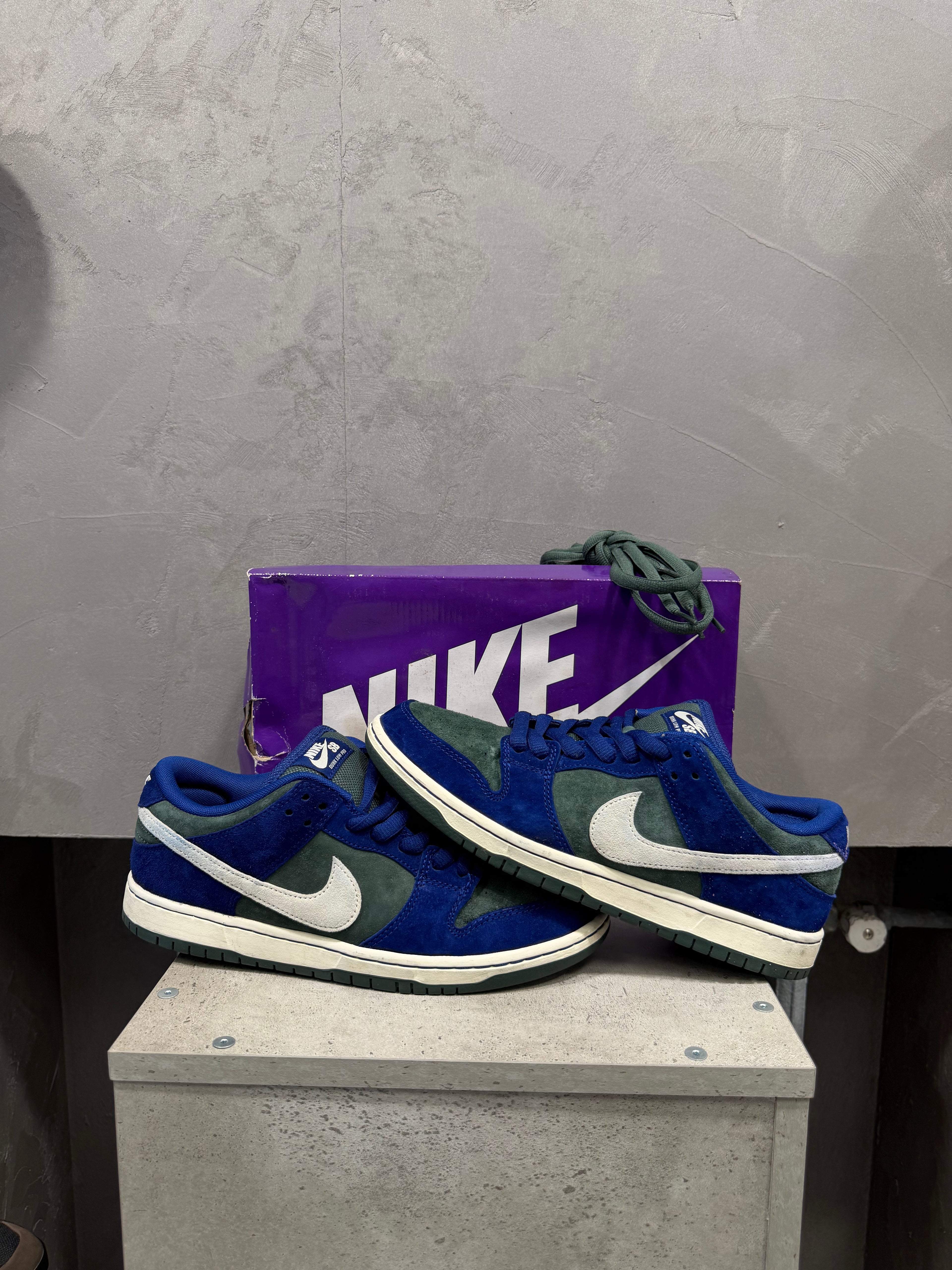 Nike SB Dunk Low Deep Royal Blue (42 EU)