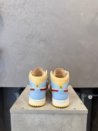 Air Jordan 1 Mid SE Fearless Maison Chateau Rouge (42,5 EU)