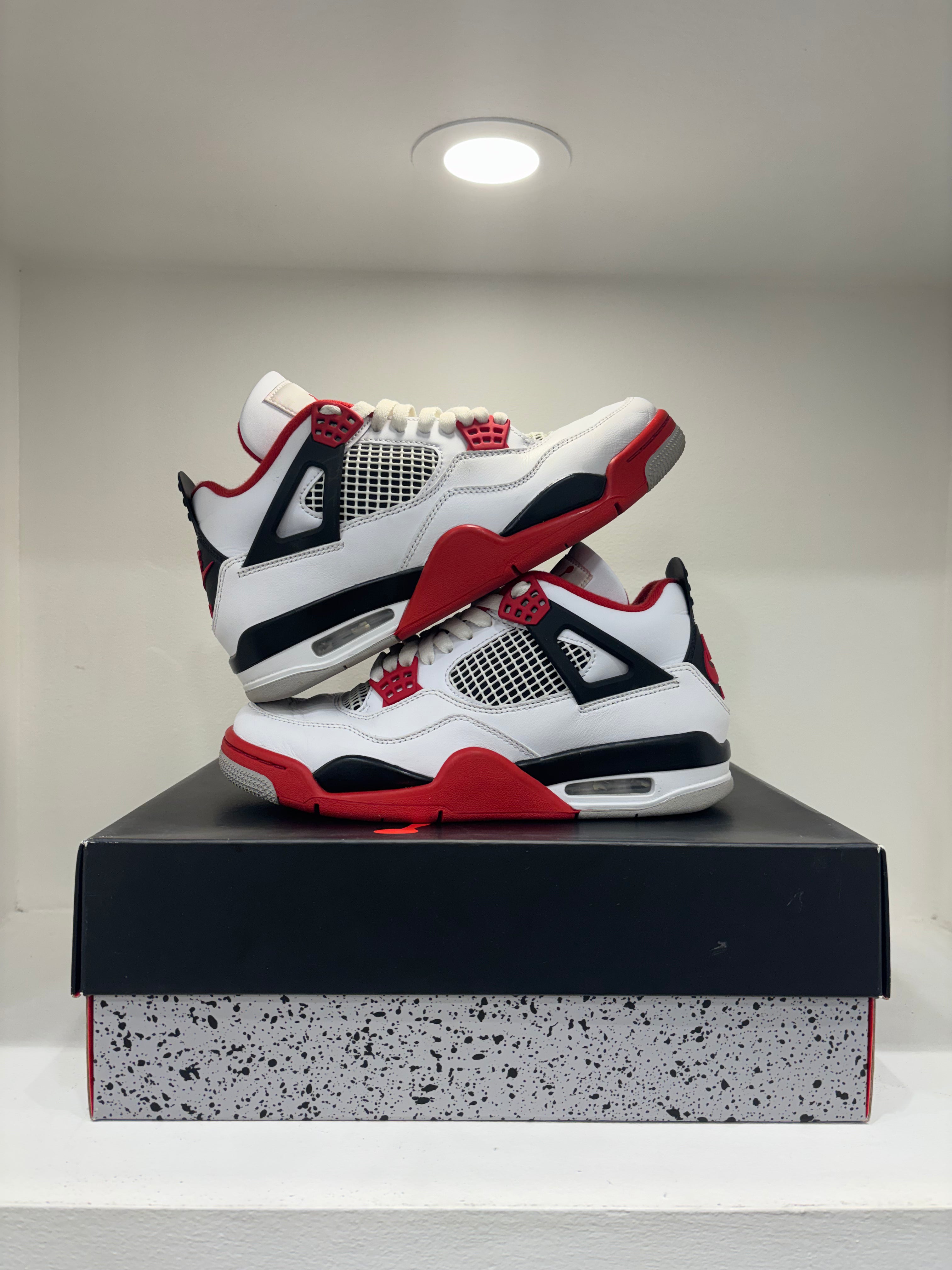 Air Jordan 4 Retro Fired Red (41 EU)