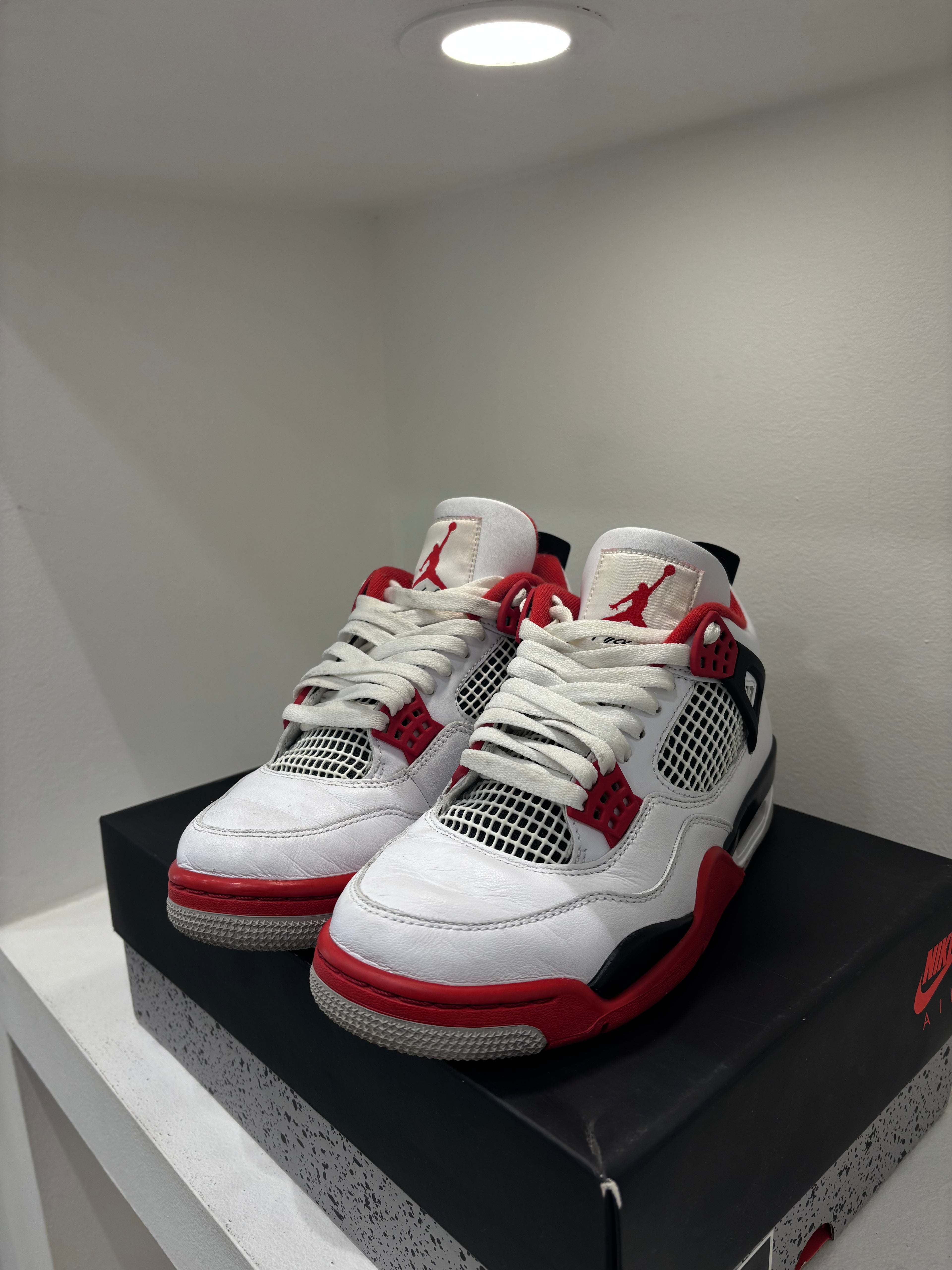 Air Jordan 4 Retro Fired Red (41 EU)