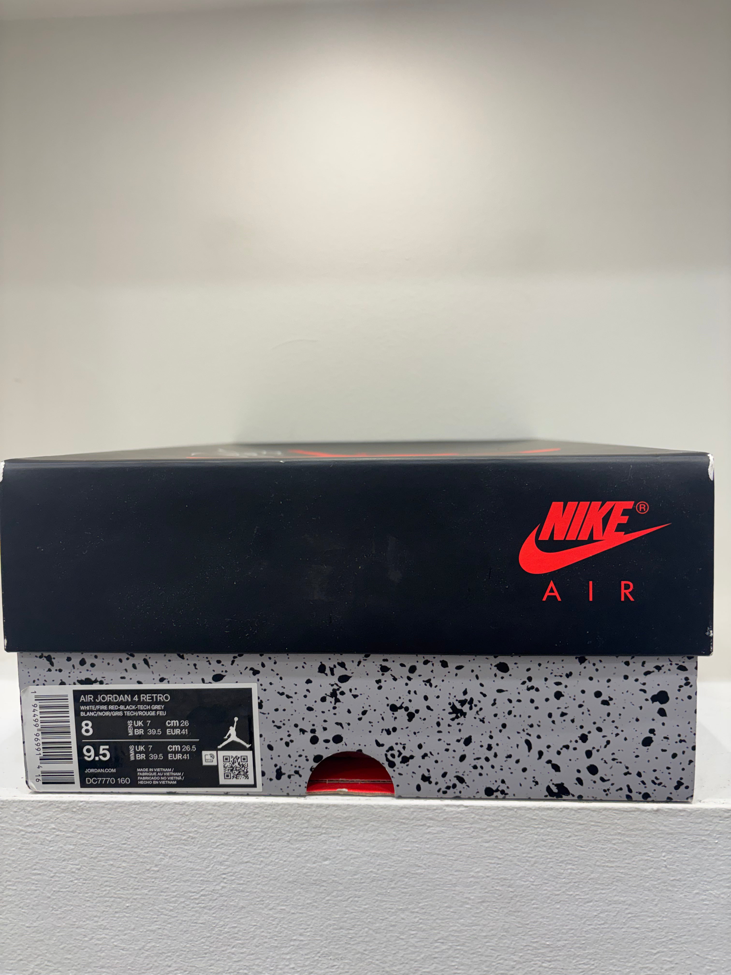 Air Jordan 4 Retro Fired Red (41 EU)