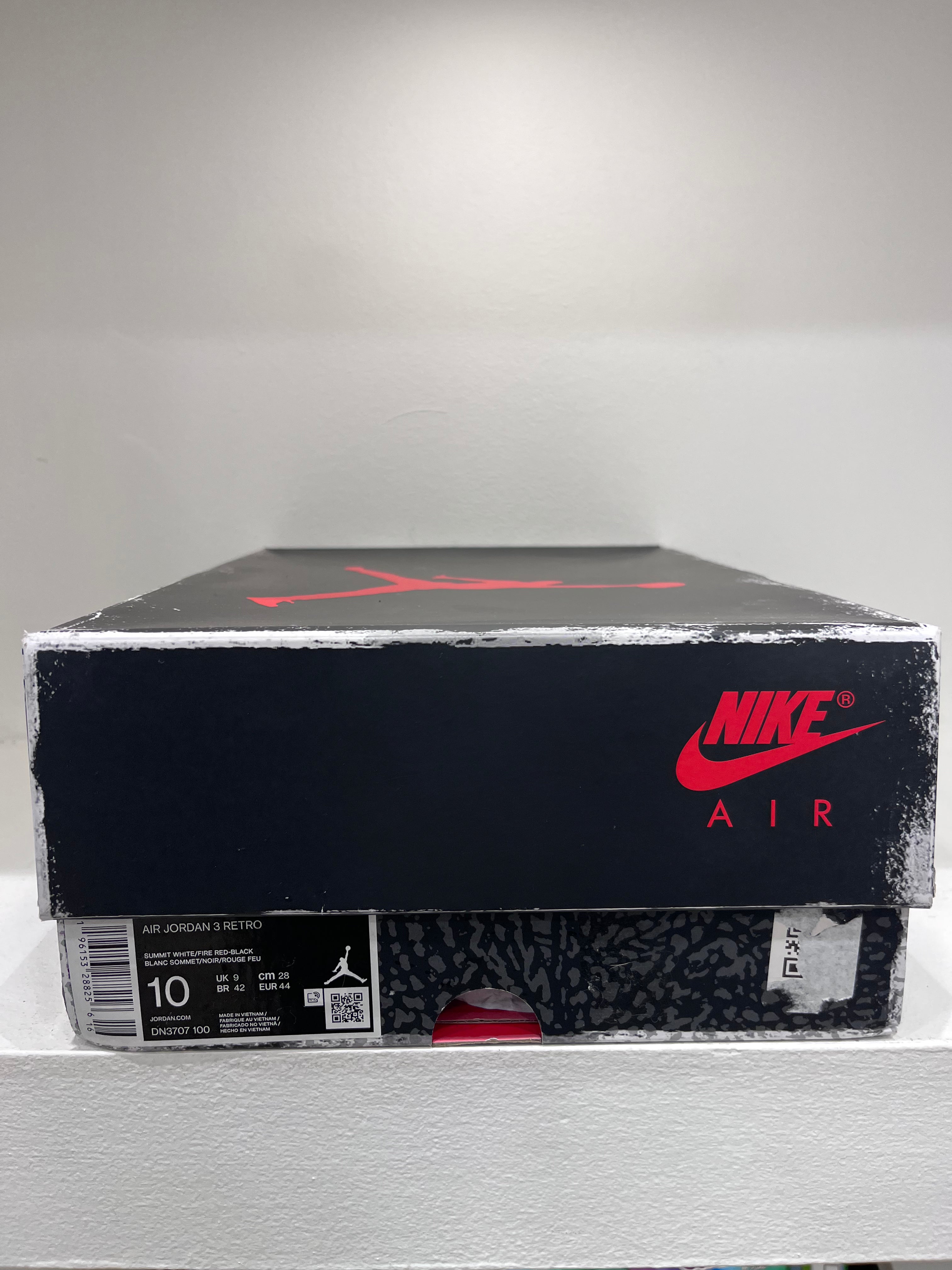 Air Jordan 3 Retro White Cement Reimagined (44 EU)