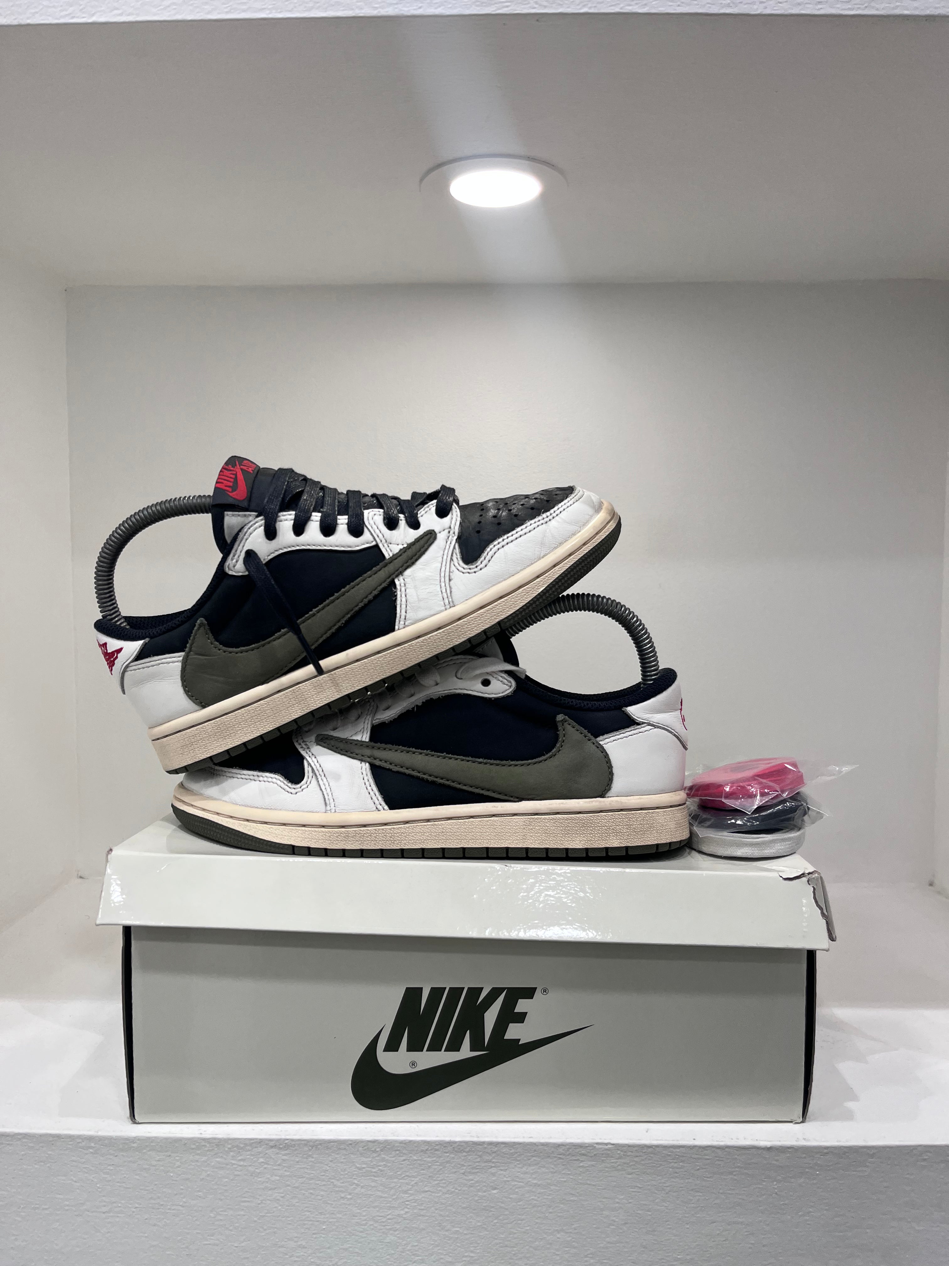 Air Jordan 1 Retro Low OG SP Travis Scott Olive (Women's) (37,5 EU)