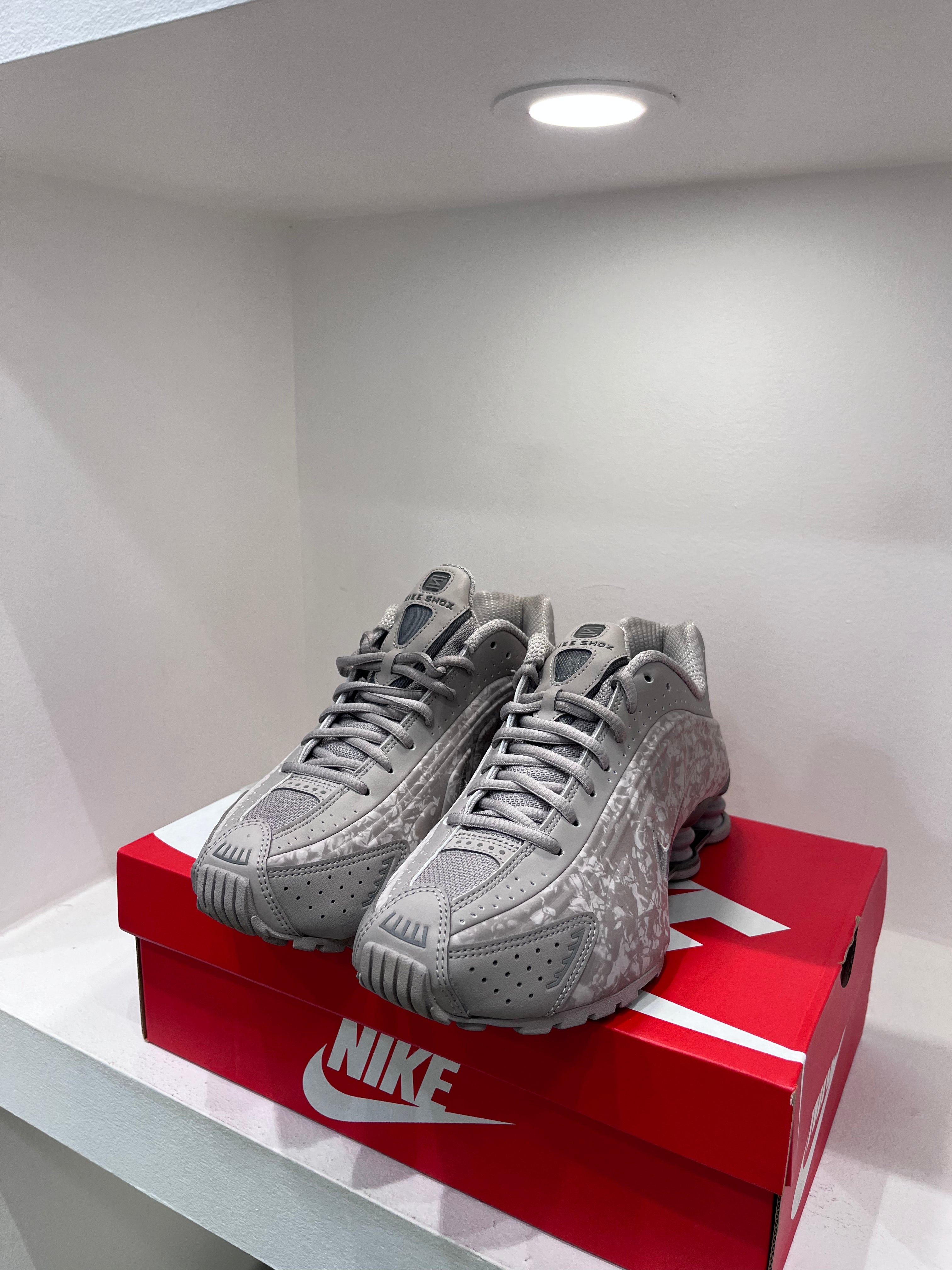 Nike Shox R4 Flat Pewter Floral (Women's) (38 EU)