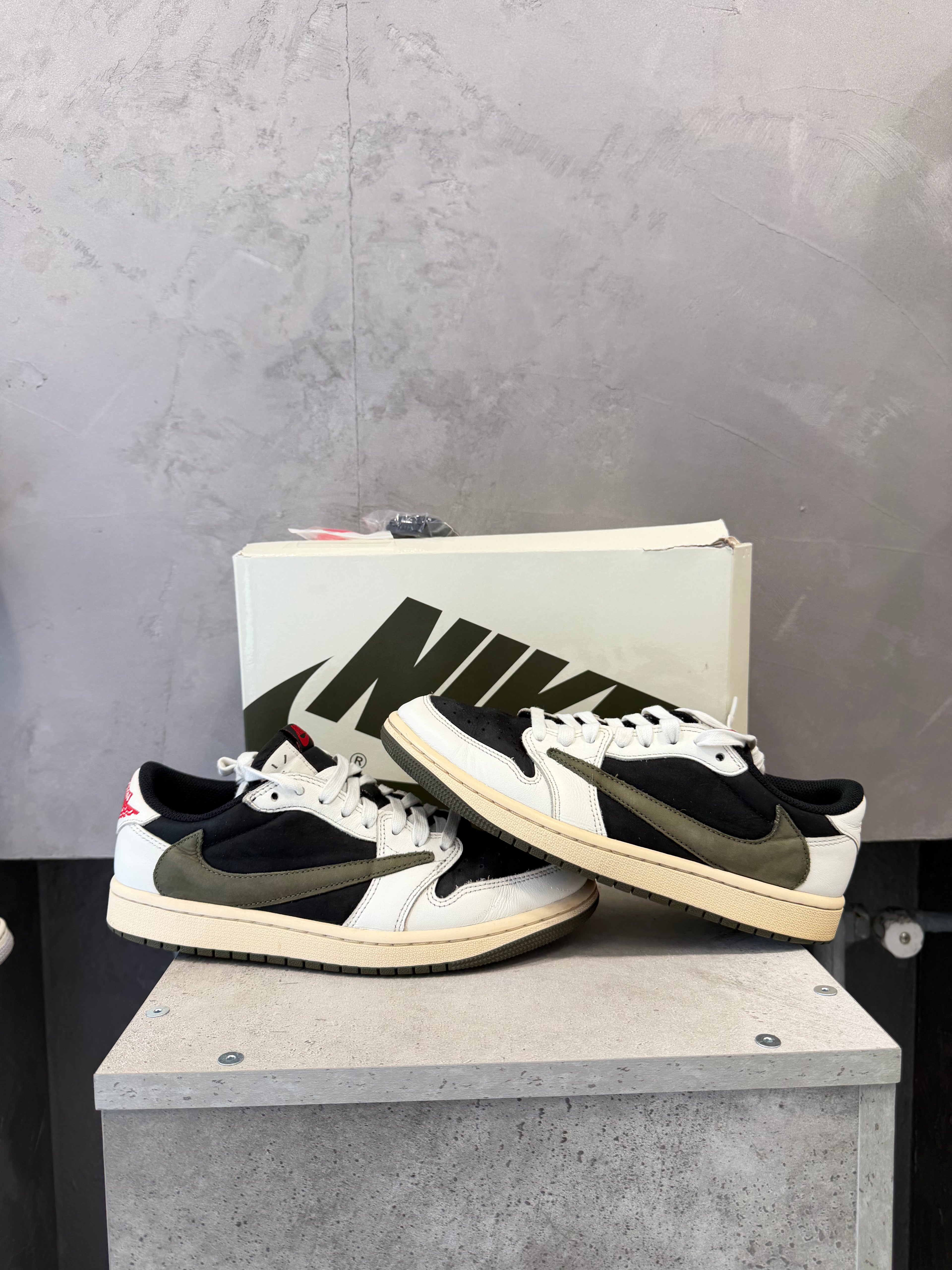 Air Jordan 1 Retro Low OG SP Travis Scott Olive  (40 EU)