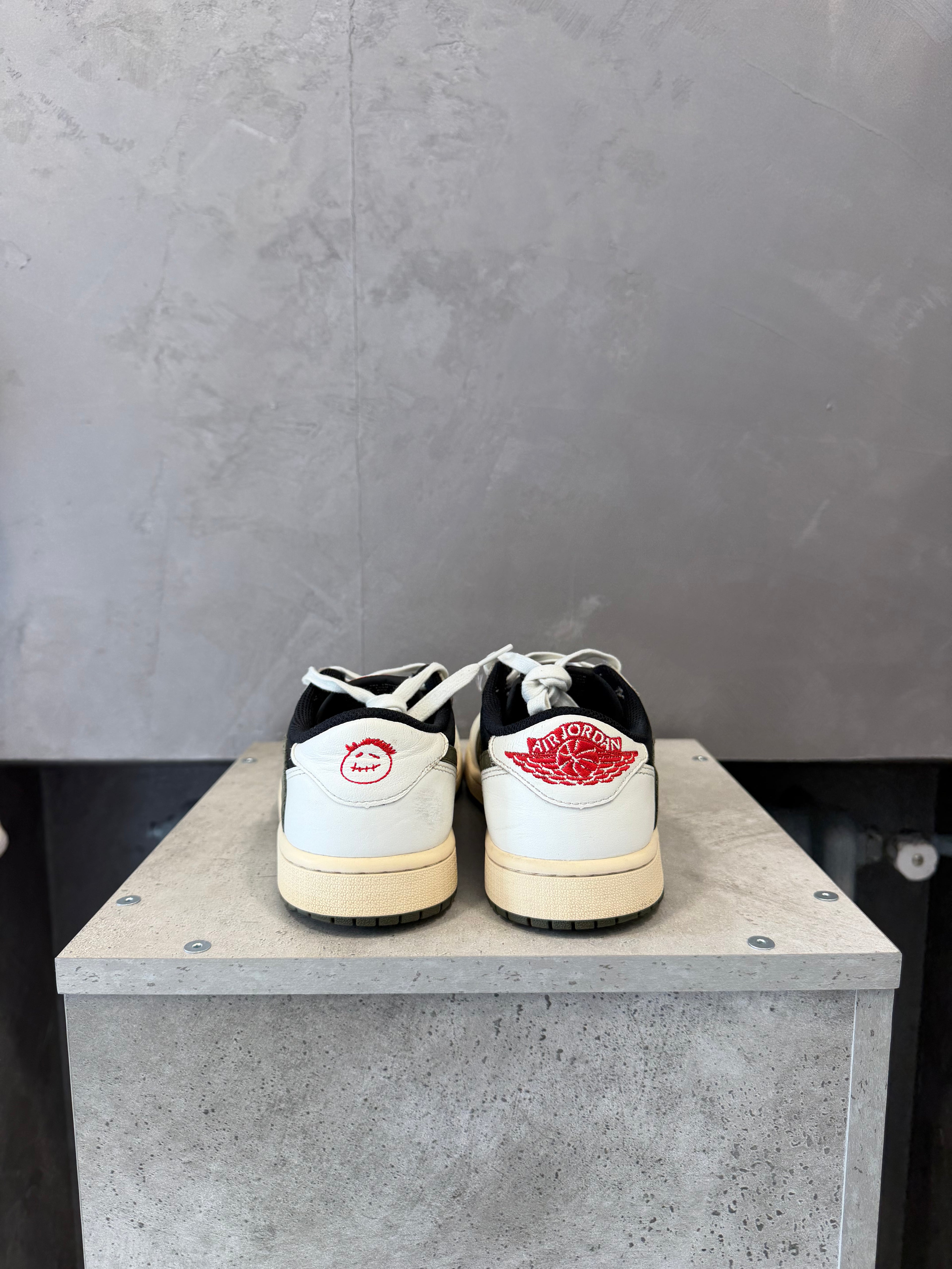 Air Jordan 1 Retro Low OG SP Travis Scott Olive  (40 EU)