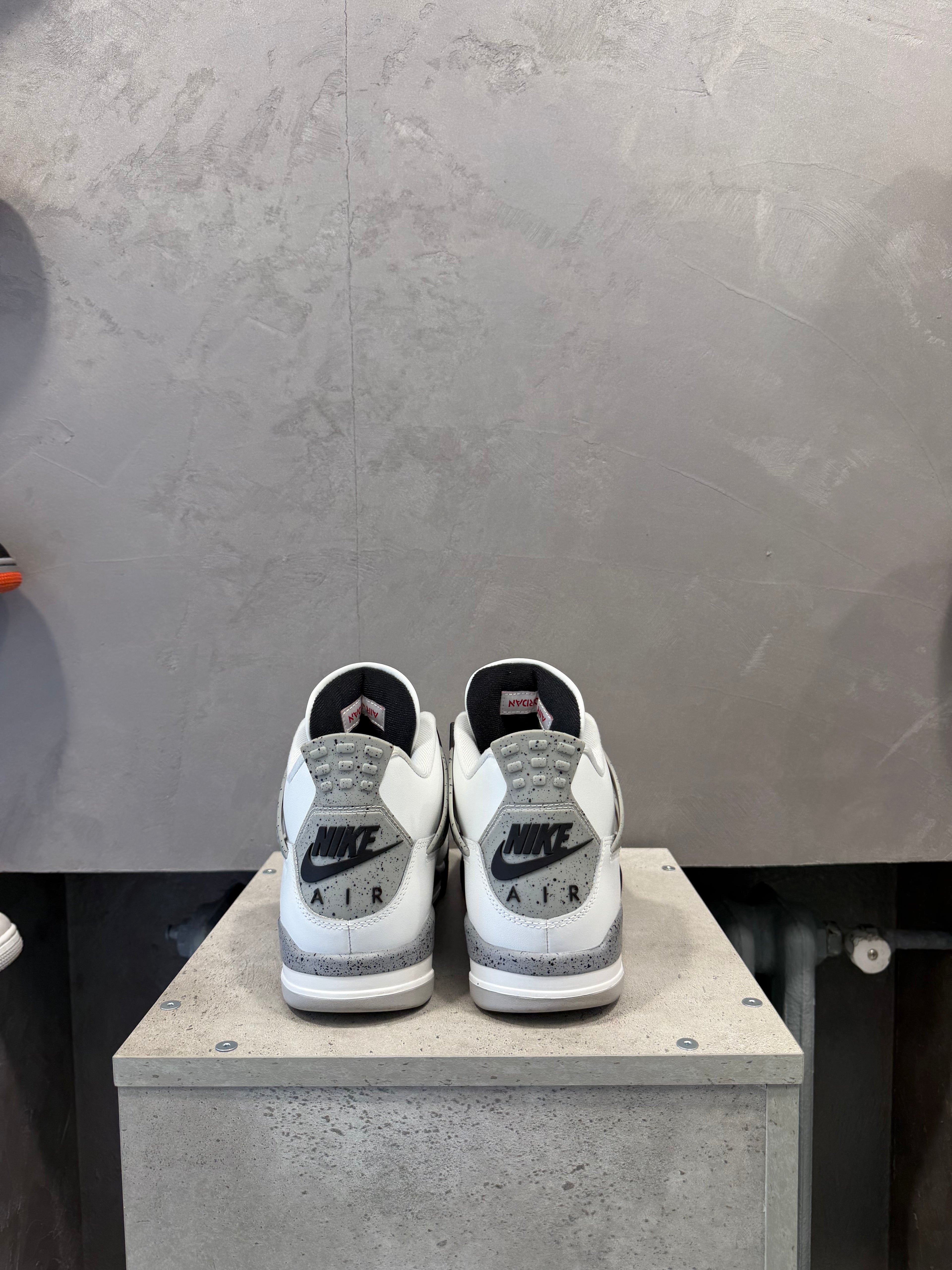 Air Jordan 4 Retro White Cement (44 EU)