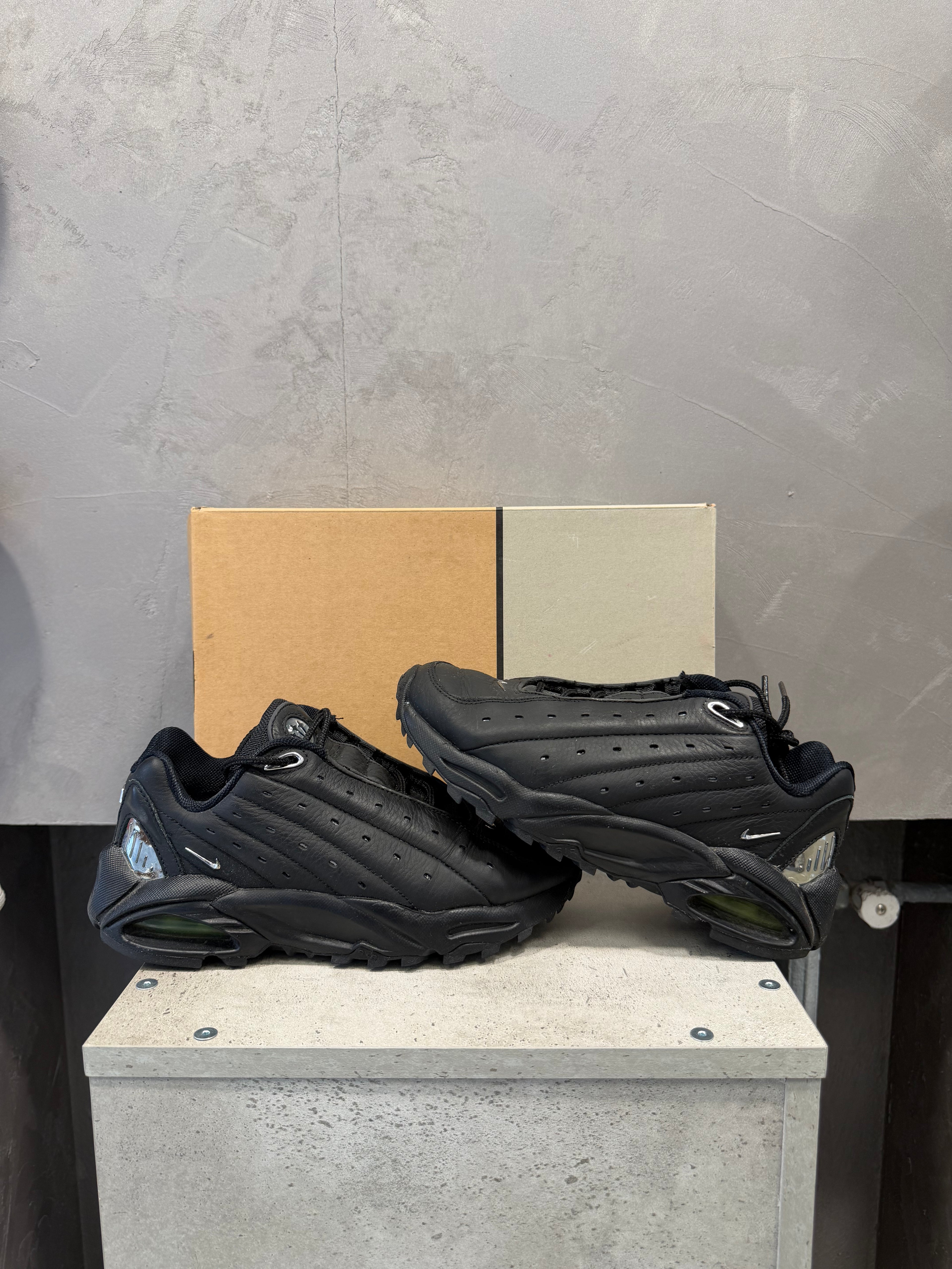 Nike Hot Step Air Terra Drake NOCTA Triple Black (38,5 EU)