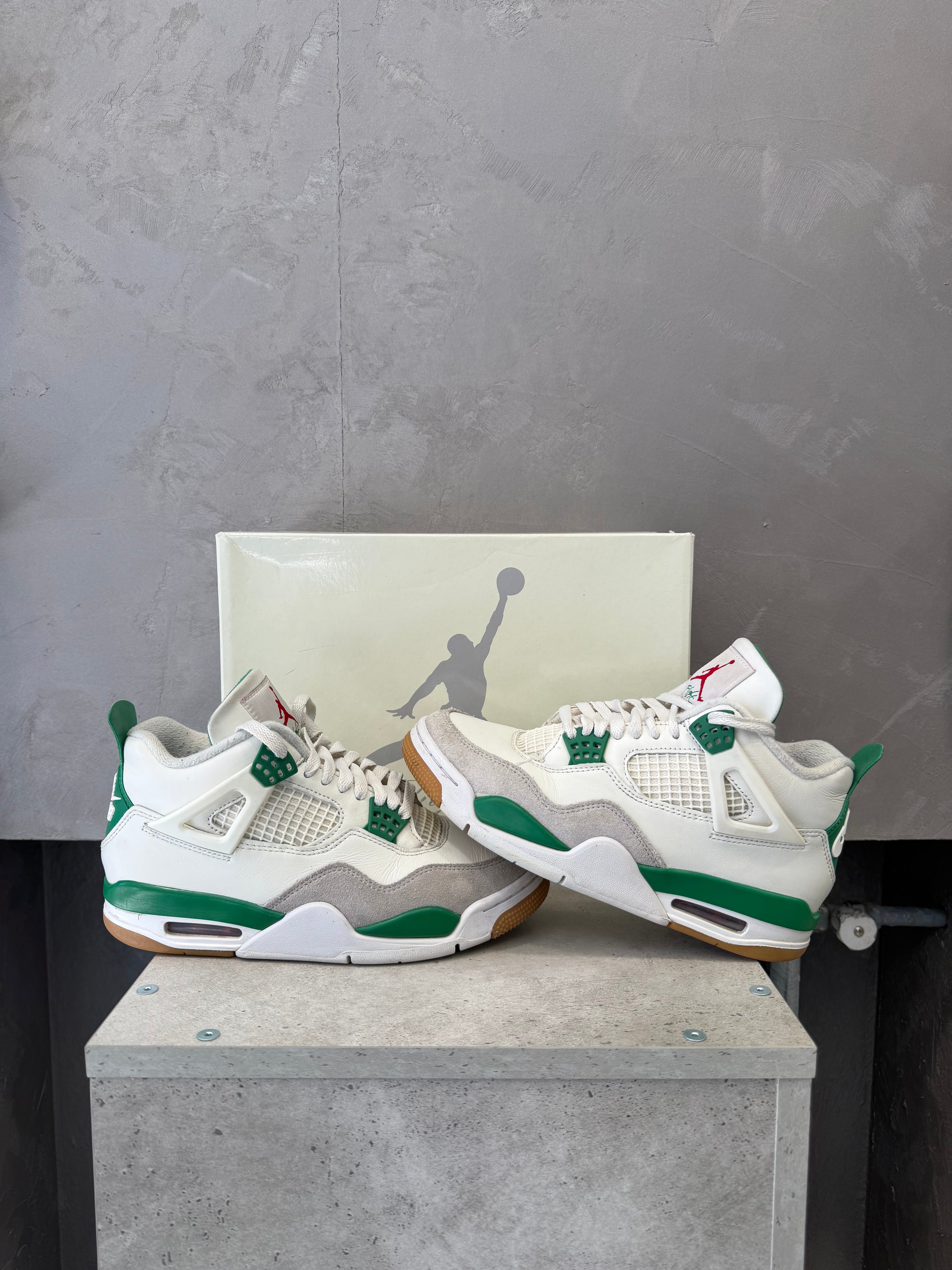Air Jordan 4 Retro SB Pine Green (38 EU)