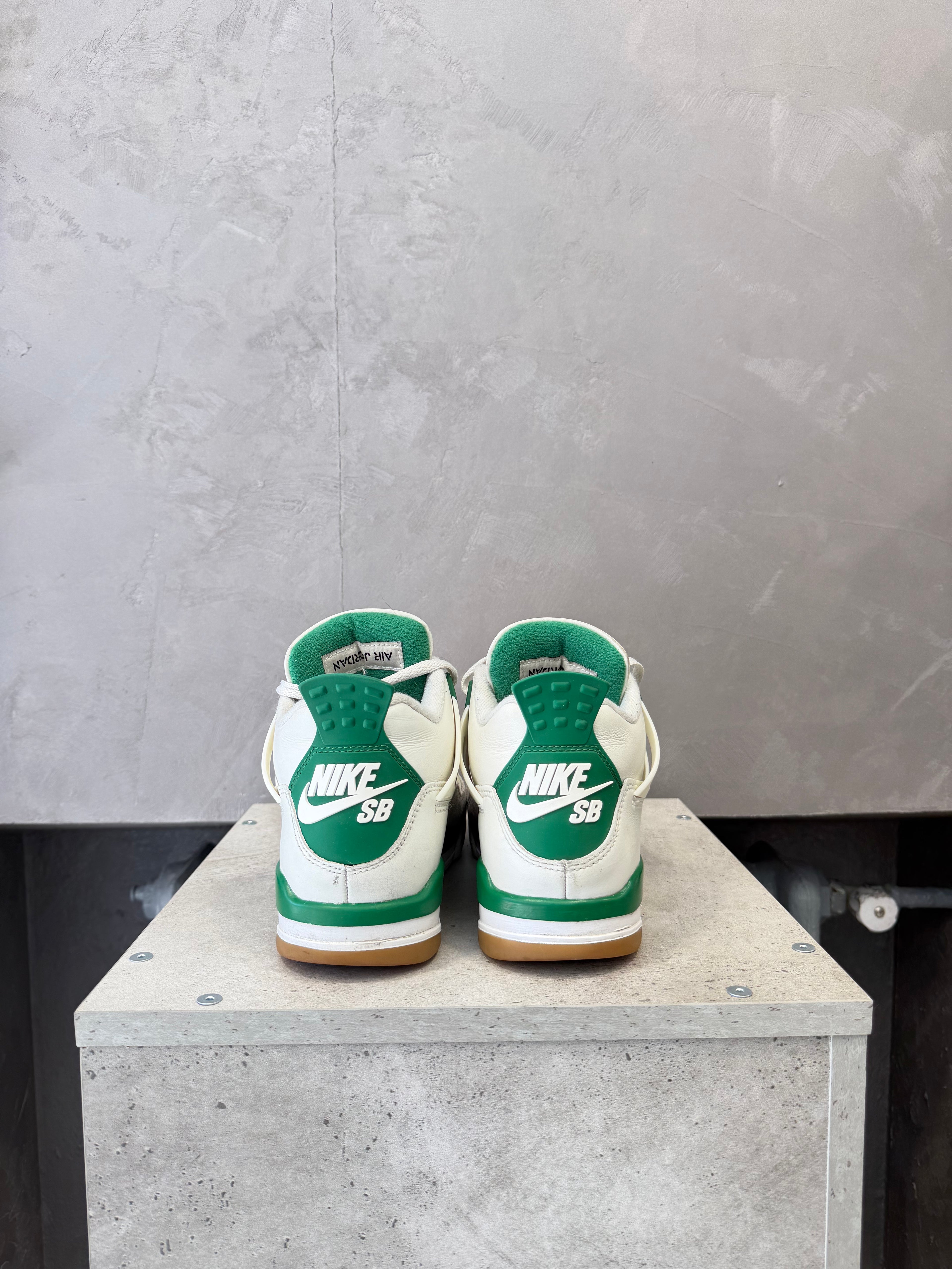 Air Jordan 4 Retro SB Pine Green (38 EU)