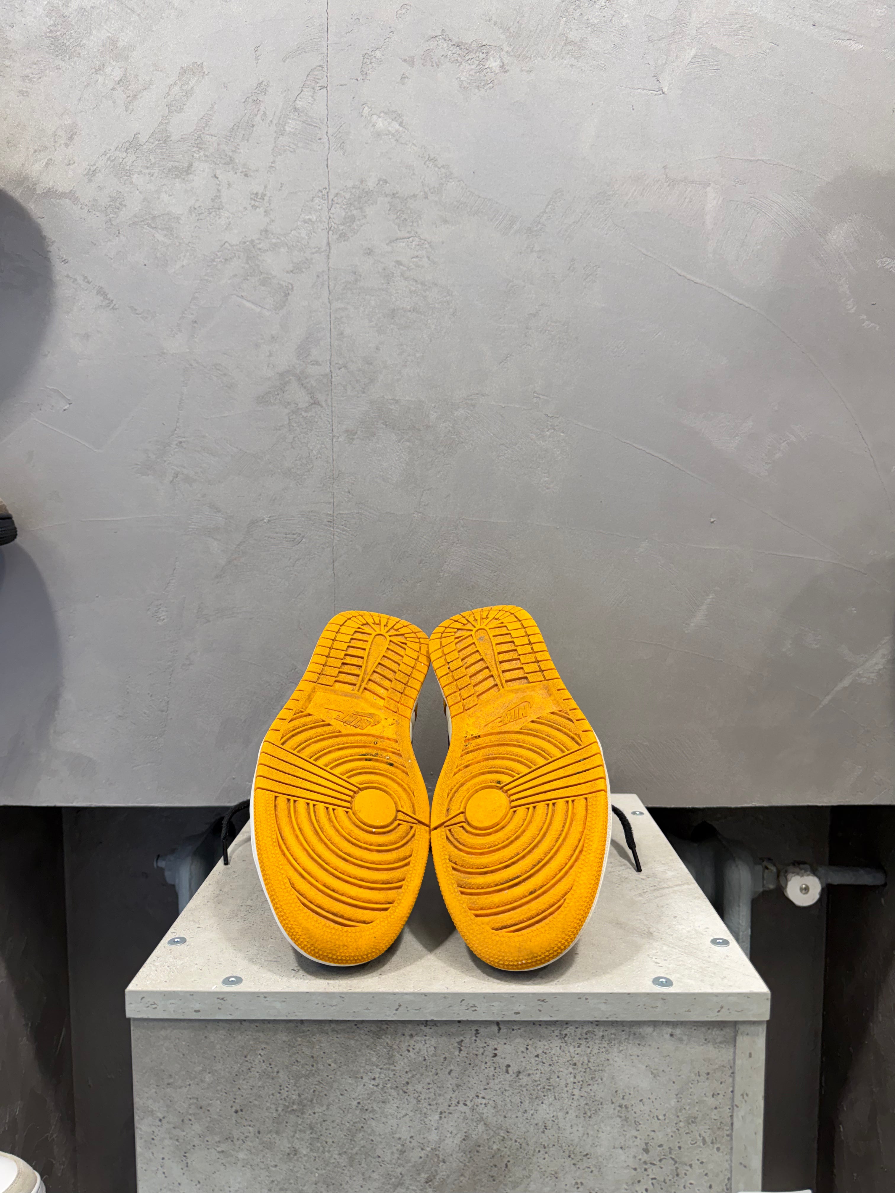 Air Jordan 1 High Retro Taxi (44 EU)