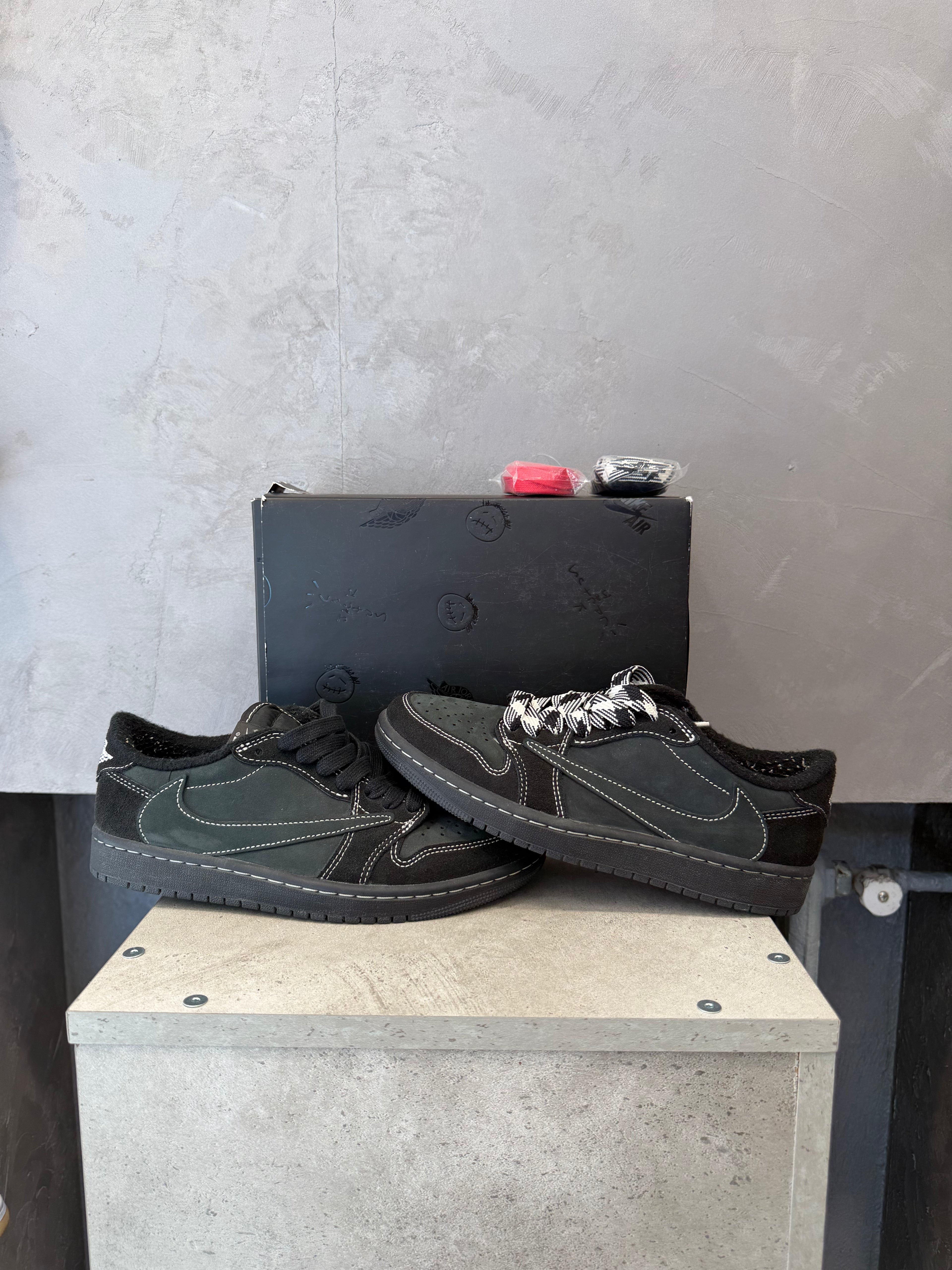Air Jordan 1 Low Retro OG SP Travis Scott Black Phantom (38 EU)