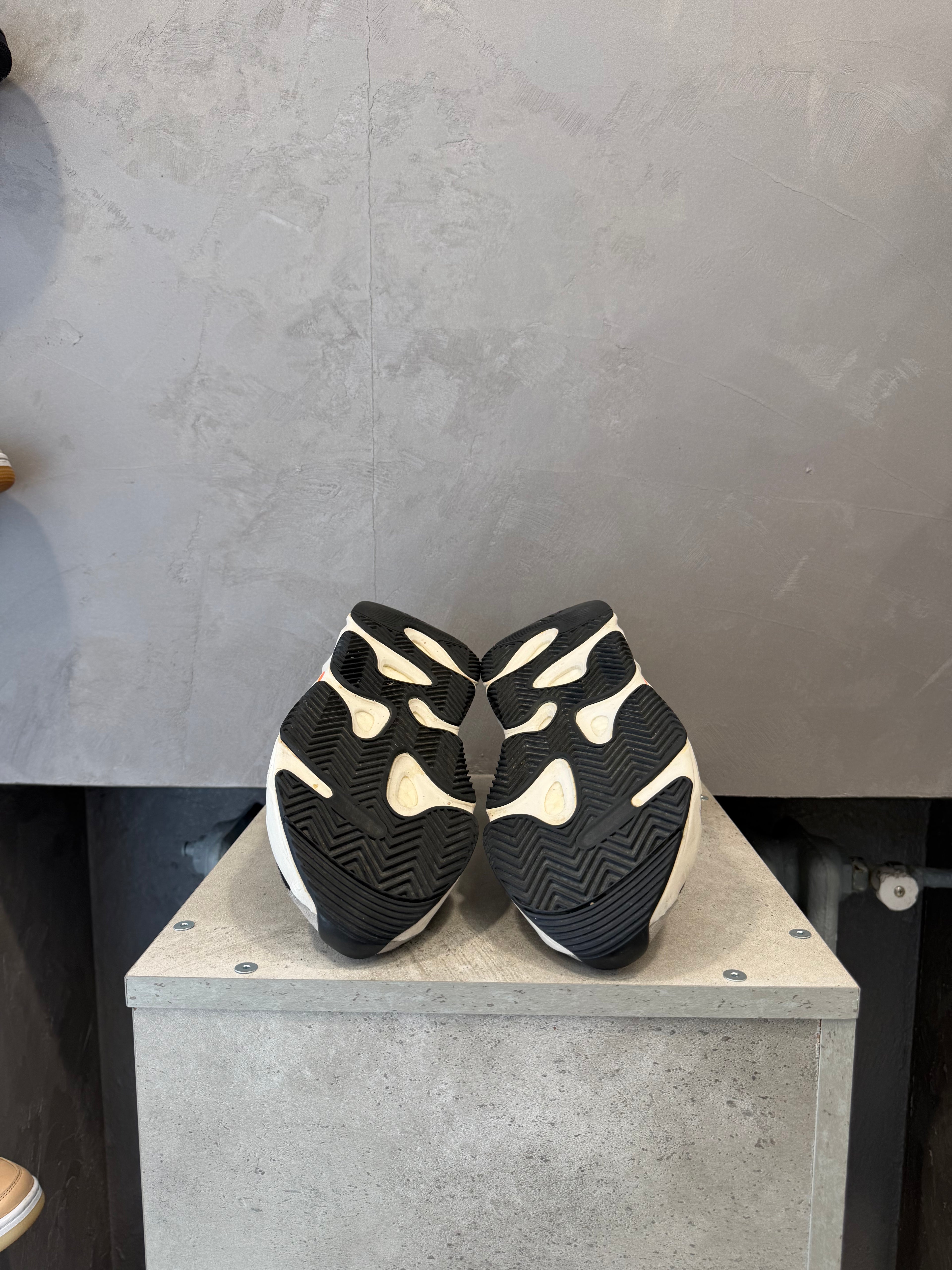 Adidas Yeezy Boost 700 Wave Runner (41 1/3 EU)